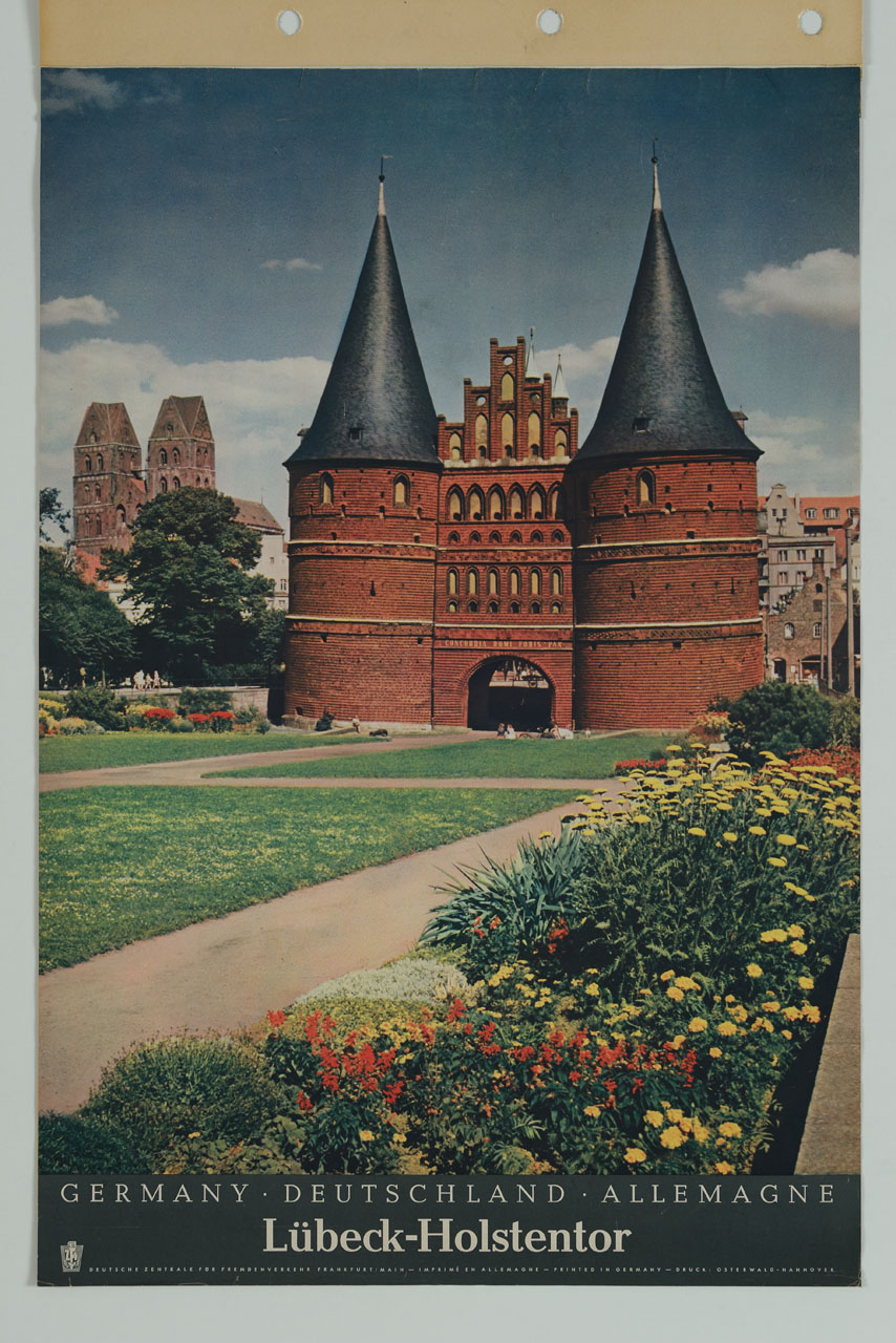 veduta della porta cittadina Holstentor di Lubecca (manifesto) - ambito tedesco (sec. XX)