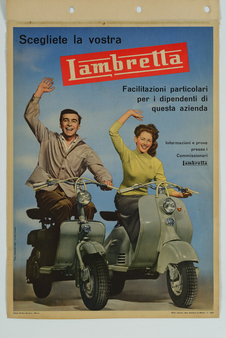 figura maschile e figura femminile salutano affiancati su due motoscooter (manifesto) di Luxardo Elio - ambito italiano (sec. XX)