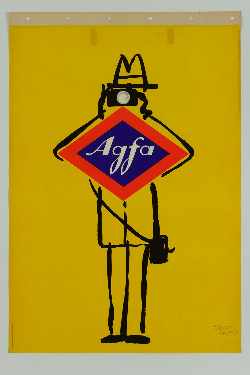 uomo con macchina fotografica e marchio Agfa (manifesto) di Leupin Herbert (sec. XX)