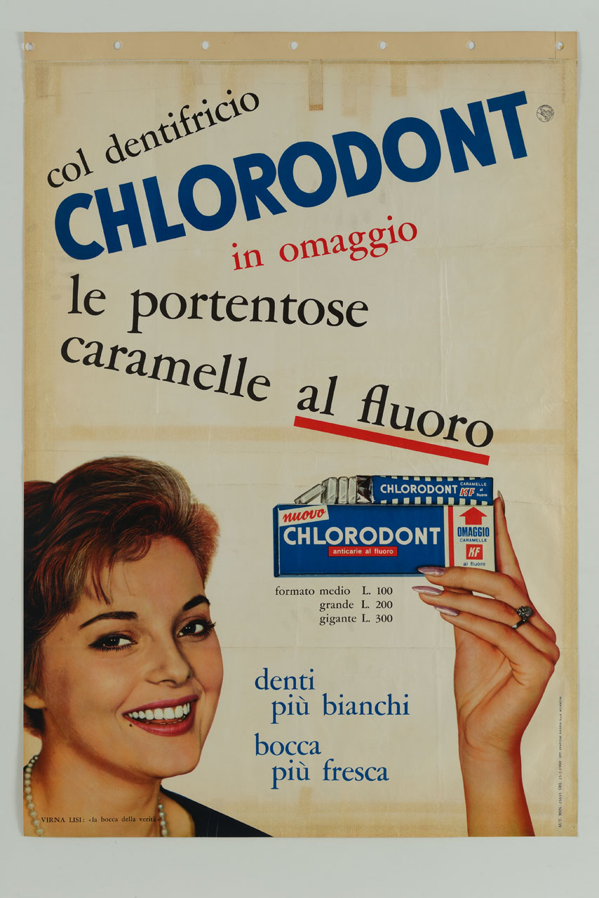 Virna Lisi mostra sorridente una confezione di dentifricio e di caramelle al fluoro (manifesto) - ambito italiano (sec. XX)