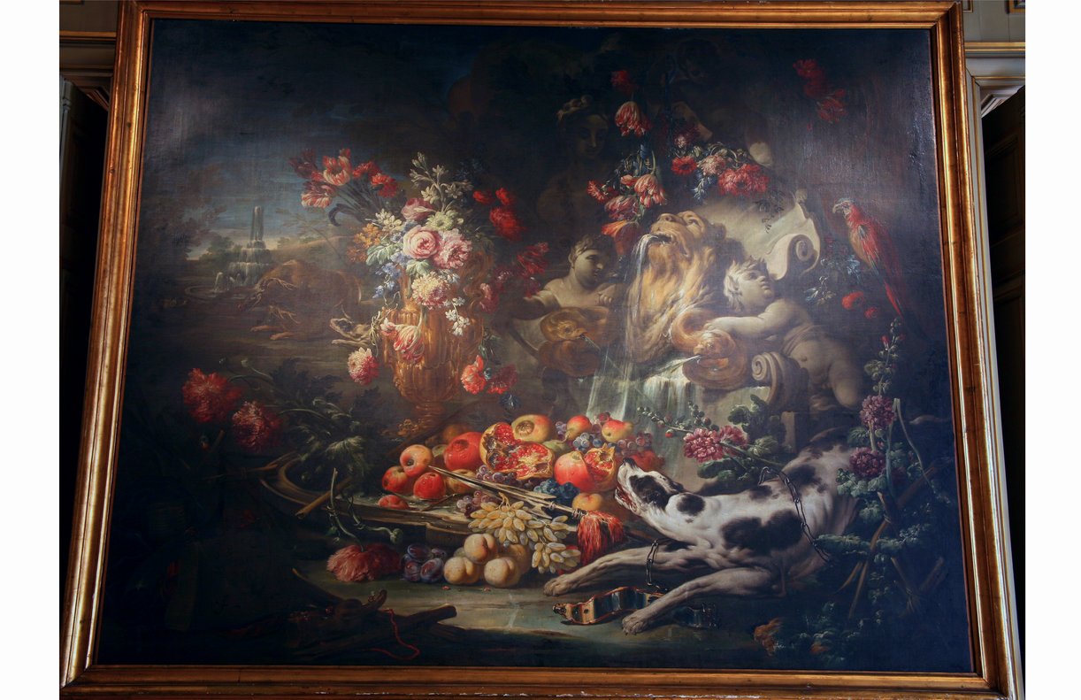 Natura morta con frutti, fiori, cani ed arnesi da caccia, Natura morta (dipinto) di Cusati Gaetano (fine/ inizio sec. XVII - XVIII)