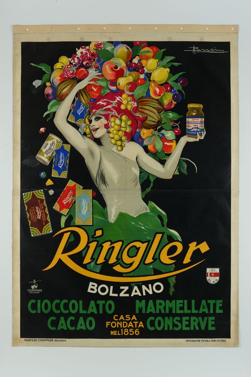 donna con ampio copricapo di frutta mostra un vaso di marmellata circondata da confezioni di cioccolato e cacao (manifesto, stampa composita) di Busi Adolfo (sec. XX)