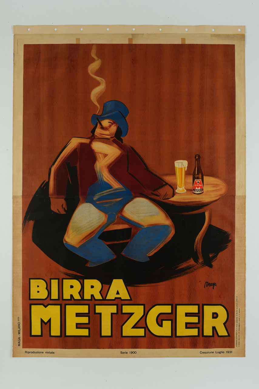 uomo con cappello a cilindro in atto di fumare seduto vicino a un tavolino con un bicchiere di birra e una bottiglia (manifesto, stampa composita) di MAGA (sec. XX)