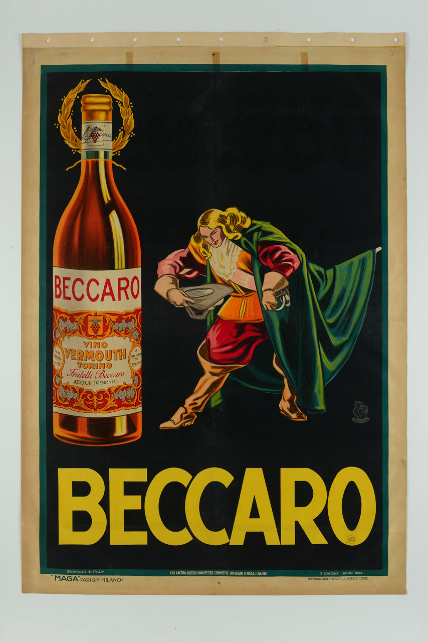 cavaliere con lunghi stivali, spada, cappello e mantello verde si inchina verso una bottiglia di liquore (manifesto) di MAGA (sec. XX)