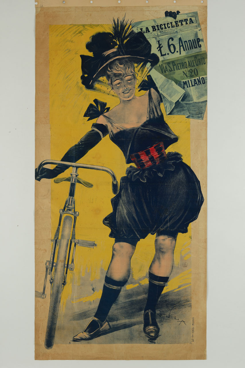 donna con una bicicletta mostra una copia della rivista La bicicletta (manifesto, stampa composita) di Villa Aleardo (prima metà sec. XX)