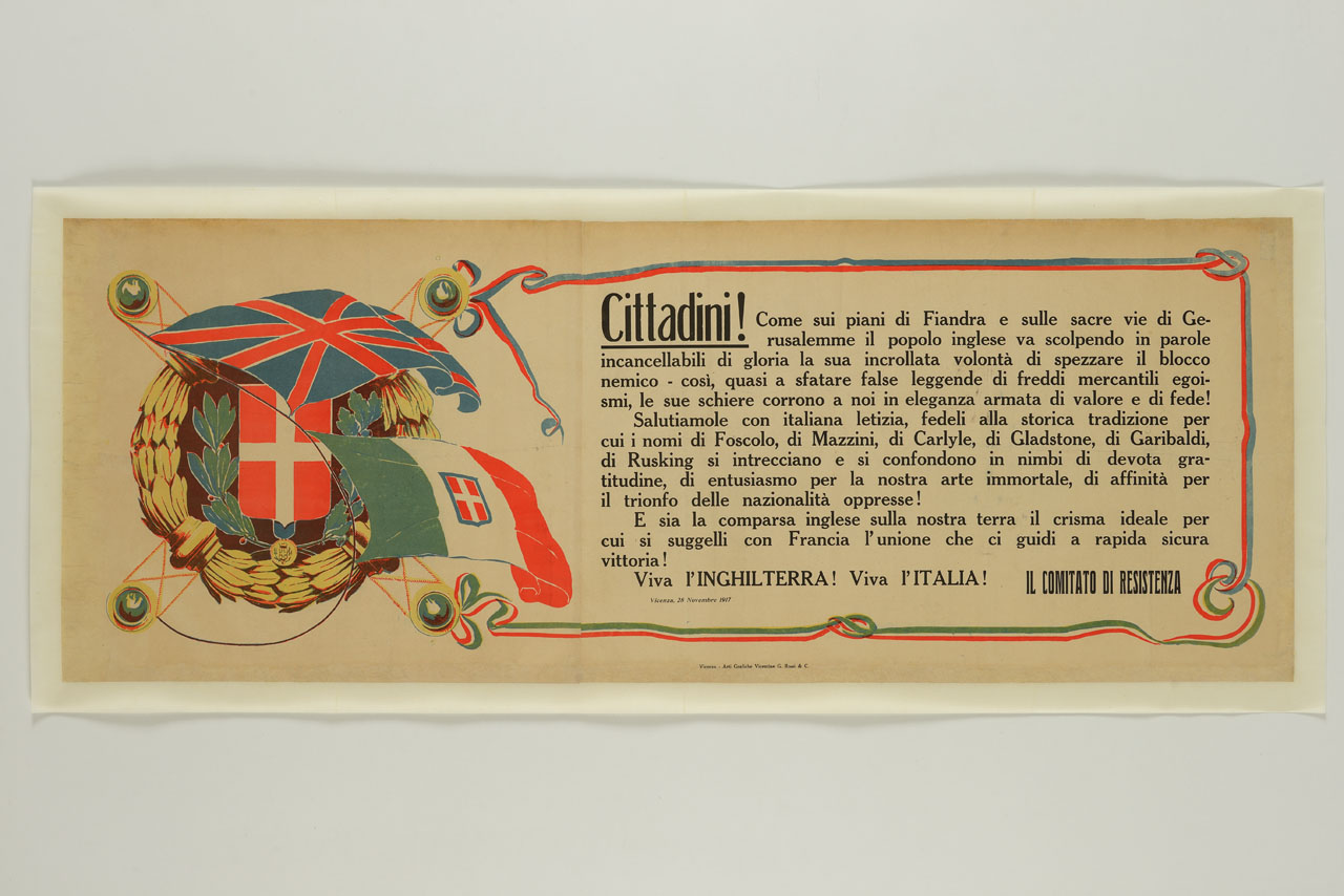 bandiera inglese e la bandiera italiana sventolano legate allo stemma Savoia (manifesto, stampa composita) - ambito italiano (sec. XX)