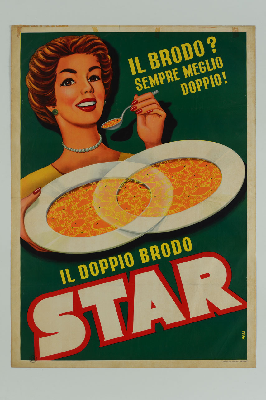 donna sorridente porta alla bocca un cucchiaio davanti a due piatti di brodo (manifesto) di Pesavento Gino (sec. XX)