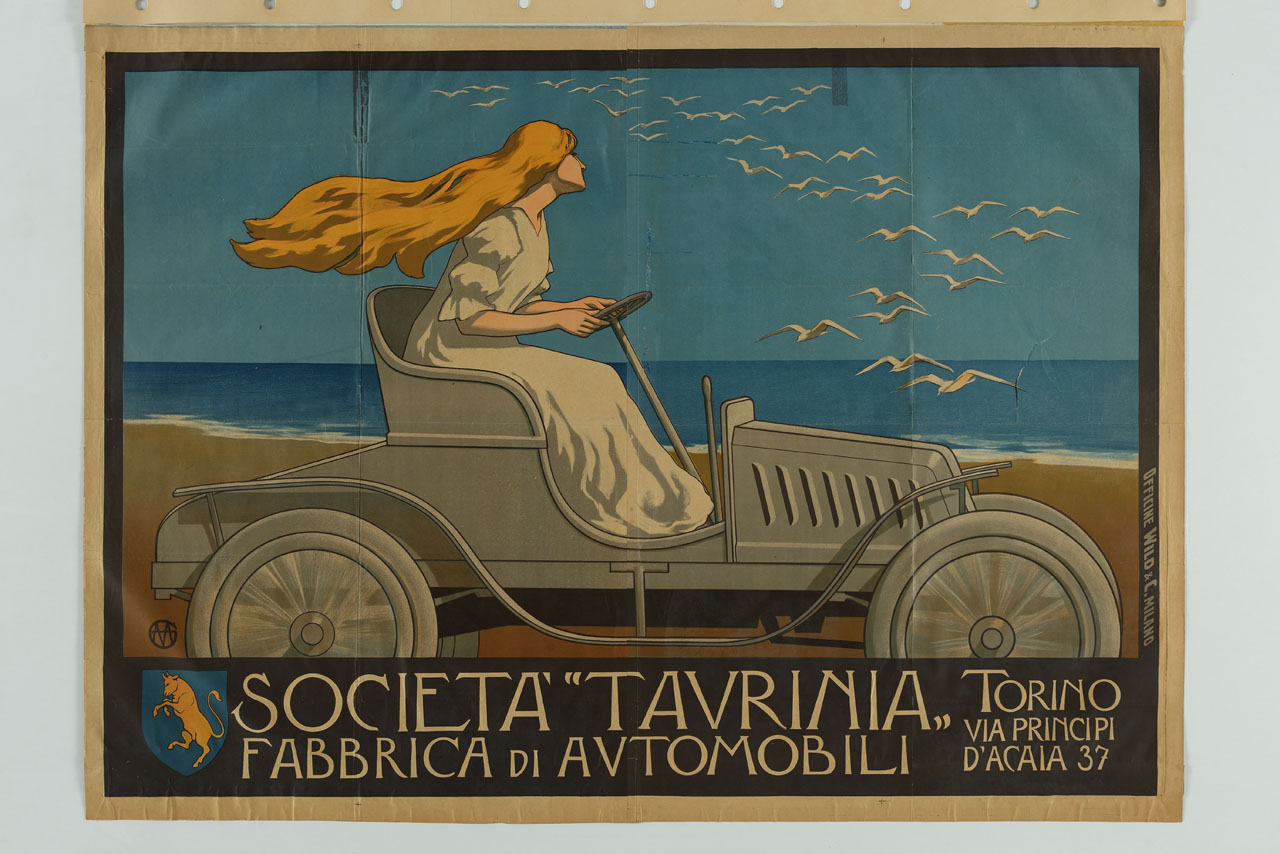 donna guida un automobile sulla spiaggia sullo sfondo del mare e di un volo di gabbiani (manifesto) - ambito italiano (sec. XX)