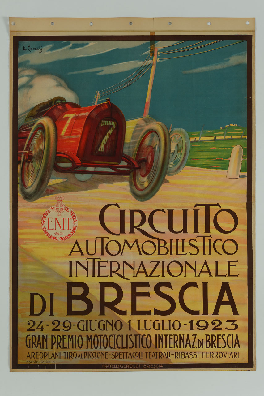 automobili da corsa sfrecciano in gara lungo una strada in campagna (manifesto, stampa composita) di Coccoli Eliodoro (sec. XX)