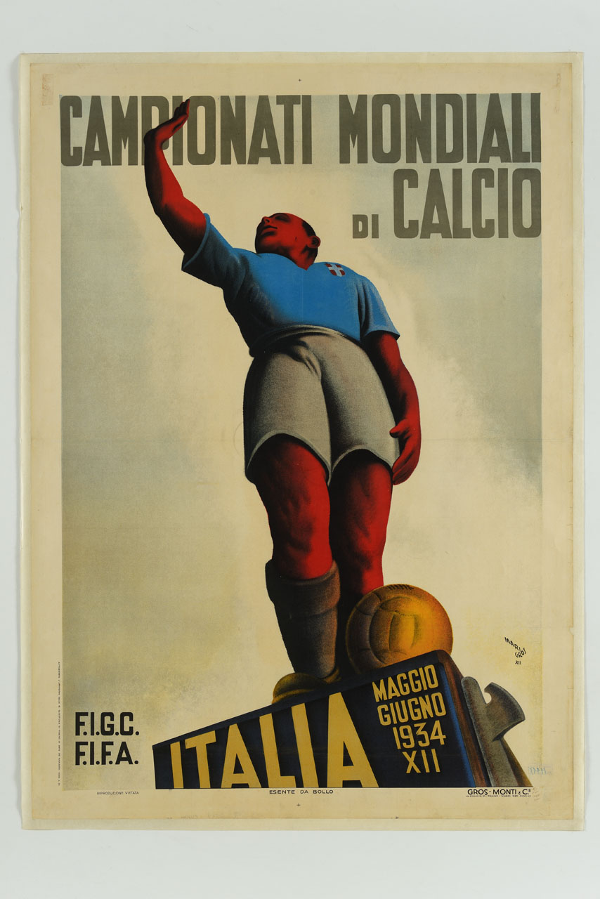 calciatore stante su un podio con il pallone ai piedi fa il saluto fascista (manifesto) di Gros Mario (sec. XX)