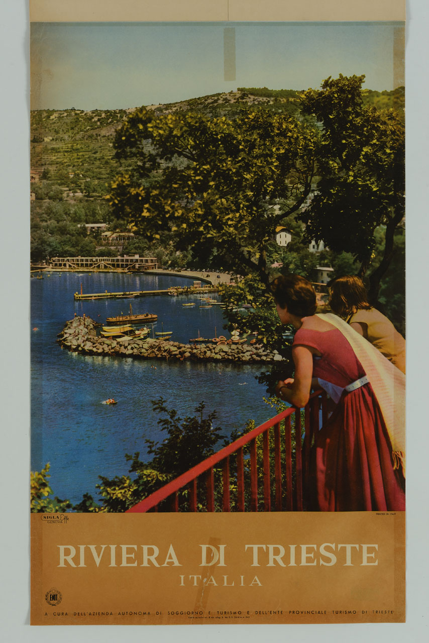scorcio costiero con donne affacciate a un belvedere (manifesto) - ambito italiano (sec. XX)