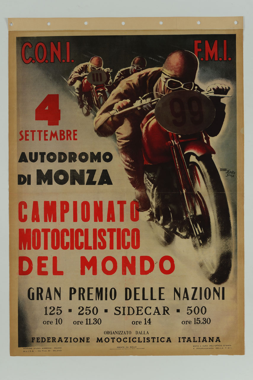 tre motociclisti in gara (manifesto) di Soresina Mario (sec. XX)