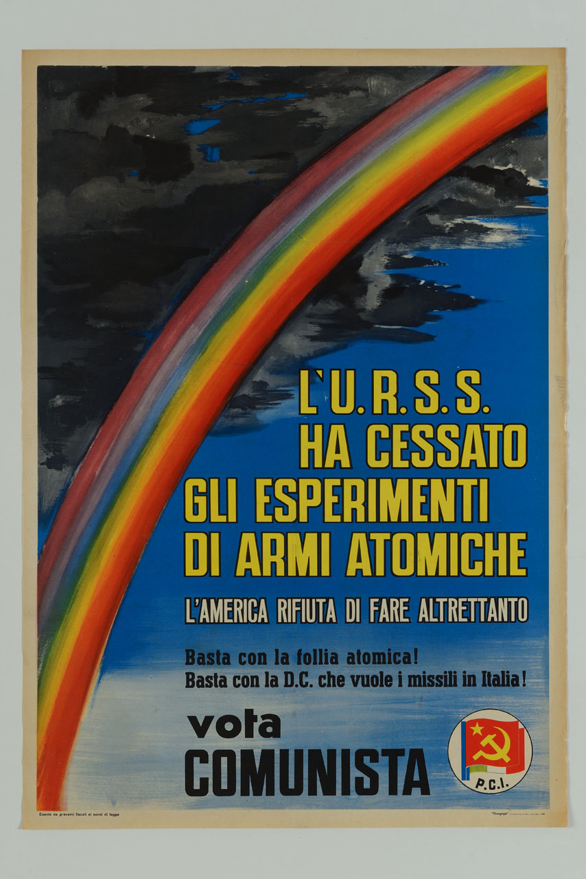 arcobaleno rischiara un cielo attraversato da nubi nere (manifesto) - ambito italiano (sec. XX)