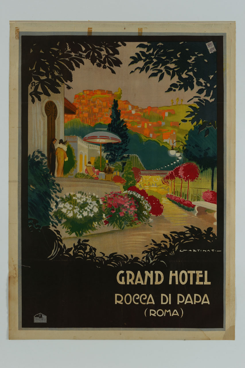 giardino fiorito frequentato da coppie eleganti e sullo sfondo veduta di Rocca di Papa (manifesto) di Martinati Luigi (sec. XX)