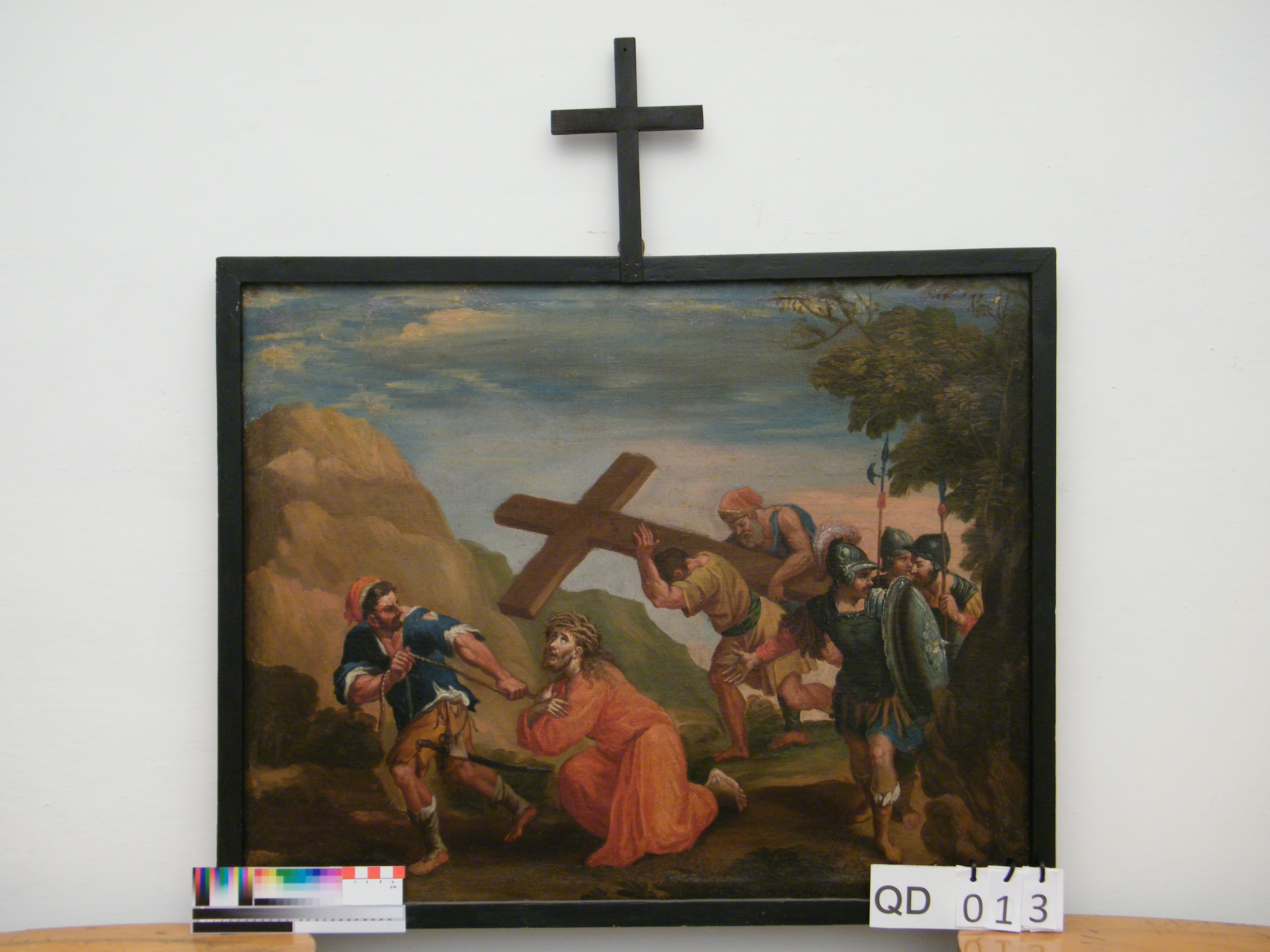 stazione V: Gesù aiutato da Simone il Cireneo a portare la croce (stazione della Via Crucis, ciclo) di Ricci Natale (attribuito) (sec. XVIII)