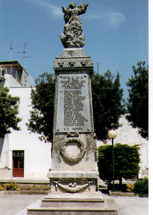 Maria Vergine (monumento ai caduti - a cippo) - ambito salentino (sec. XX)