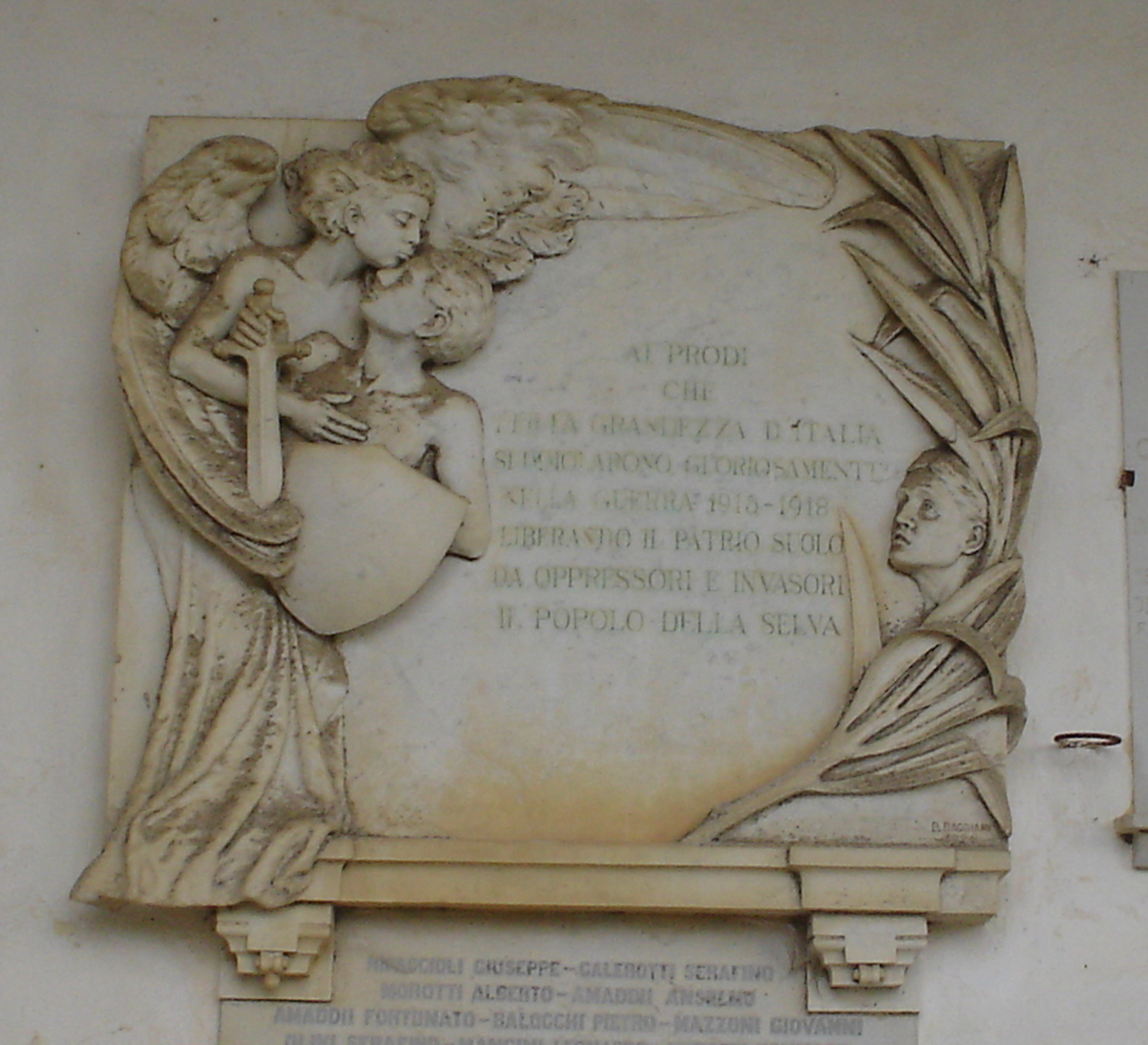 allegoria della morte del soldato (lapide commemorativa ai caduti) di Baggiani Belisario (sec. XX)
