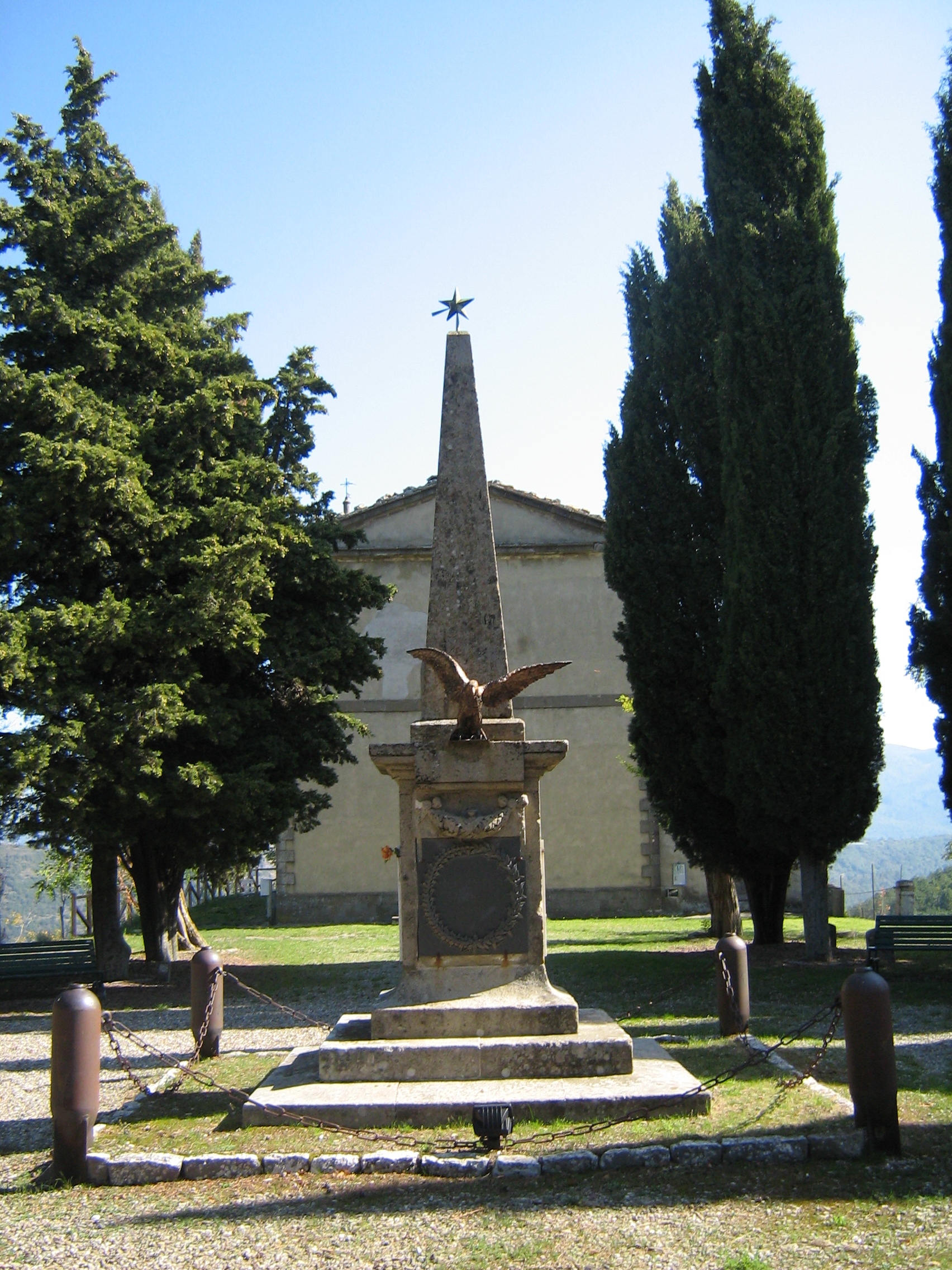 allegoria della Vittoria come aquila (monumento ai caduti - a obelisco) di Baggiani Belisario (sec. XX)
