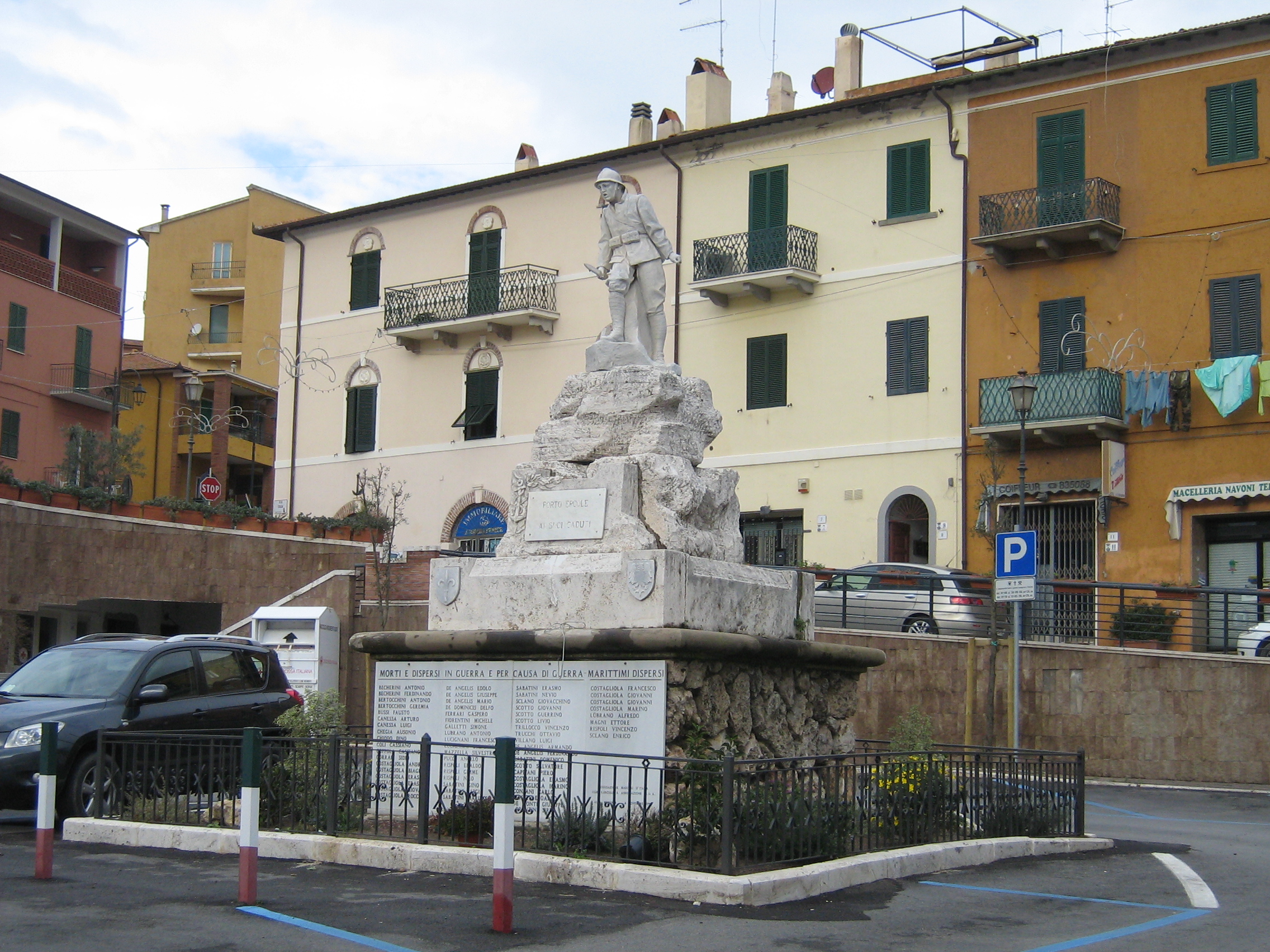 figura di soldato in combattimento (monumento ai caduti - a montagna figurata) - bottega toscana (sec. XX)