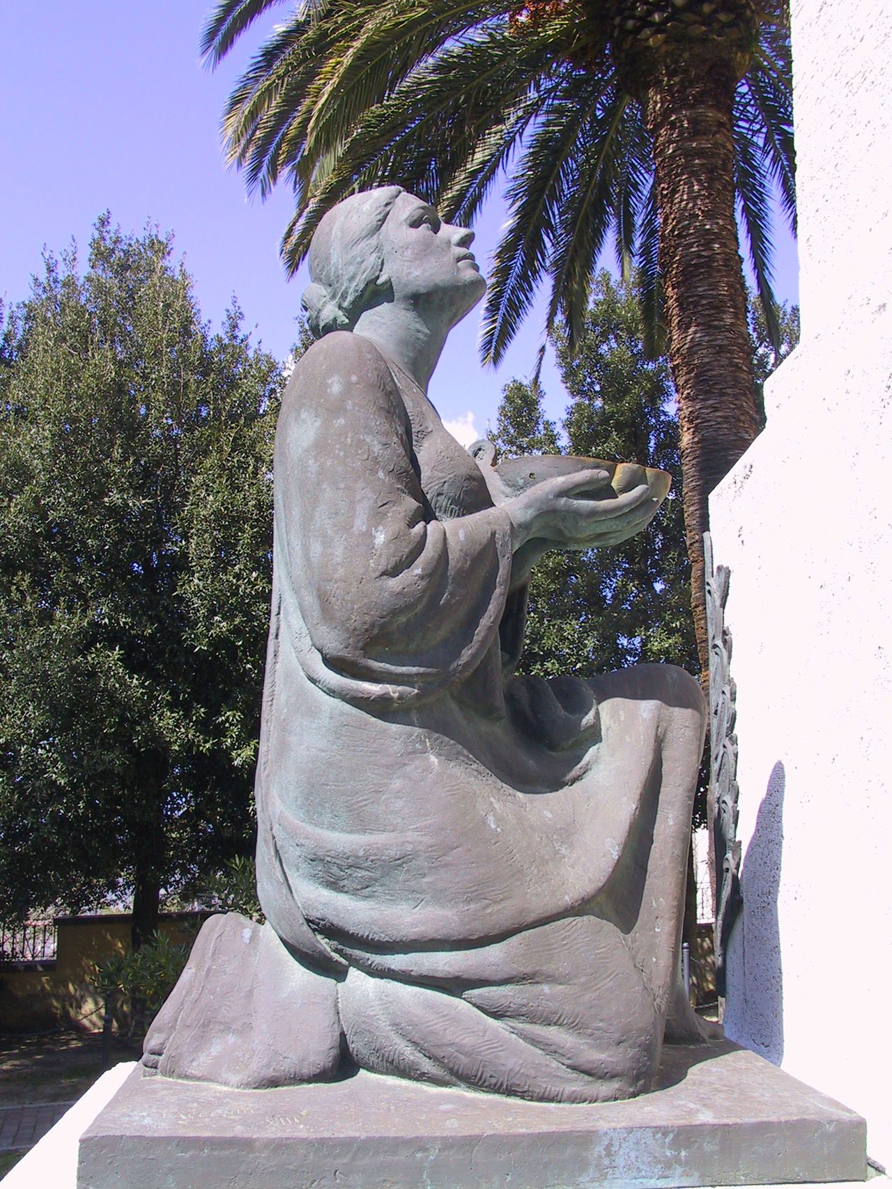 madre in preghiera (monumento ai caduti - ad obelisco) di Pacini Ivo, Faccendi Tolomeo (sec. XX)