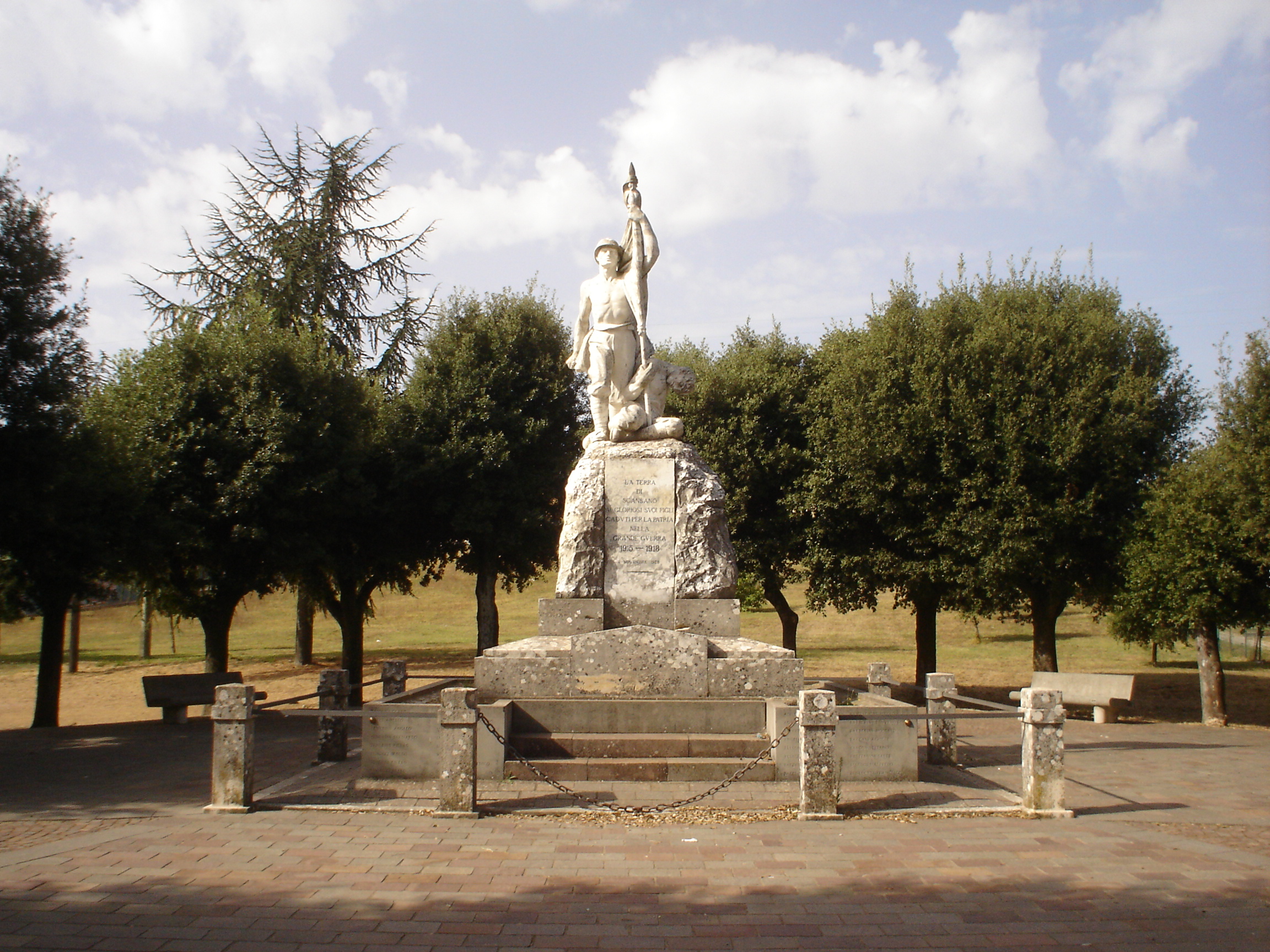 allegoria del sacrificio del soldato per la patria (monumento ai caduti - a montagna figurata) di Orlandini Orlando Paladino (sec. XX)