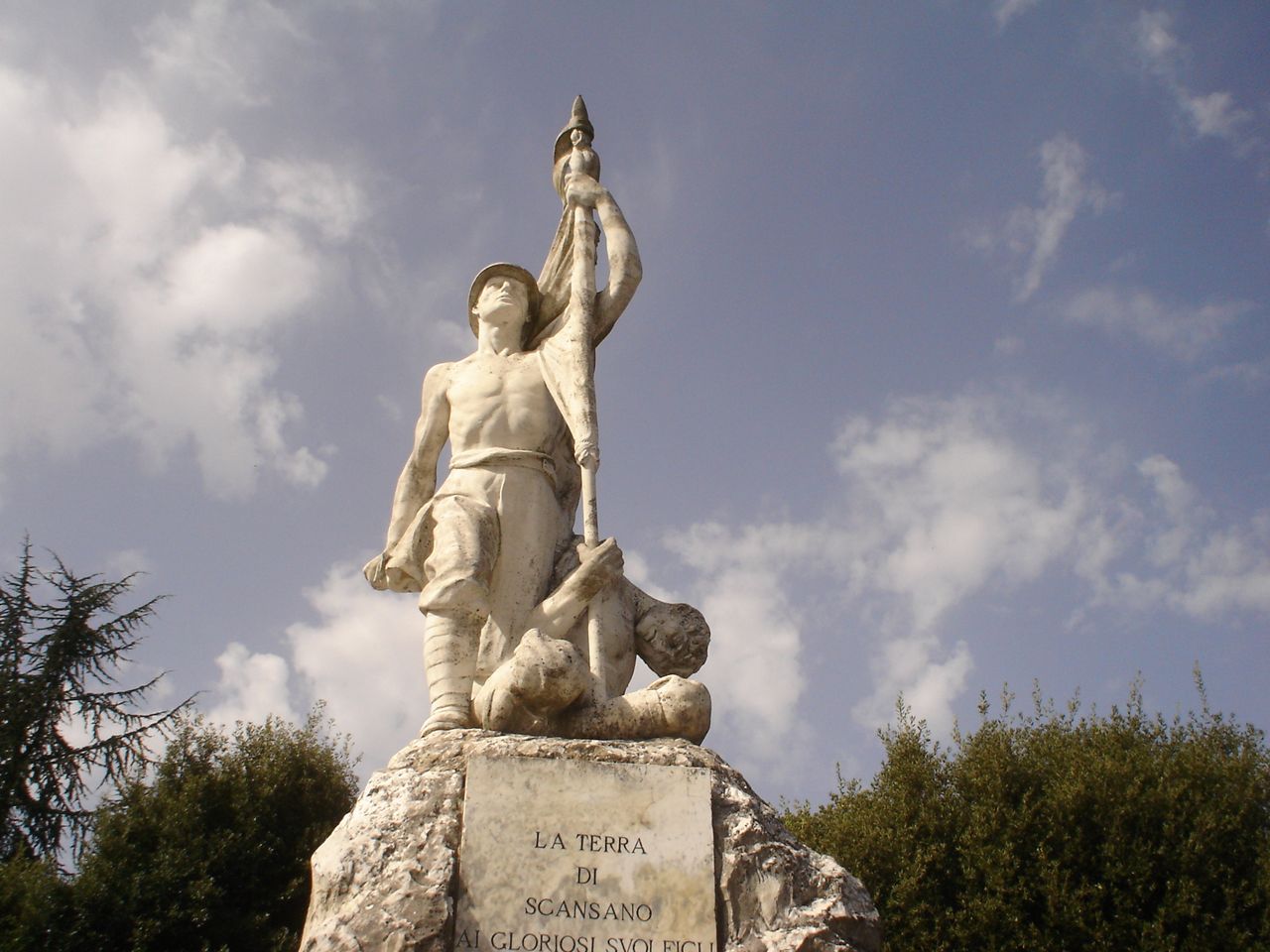 allegoria del sacrificio del soldato per la patria (monumento ai caduti - a montagna figurata) di Orlandini Orlando Paladino (sec. XX)
