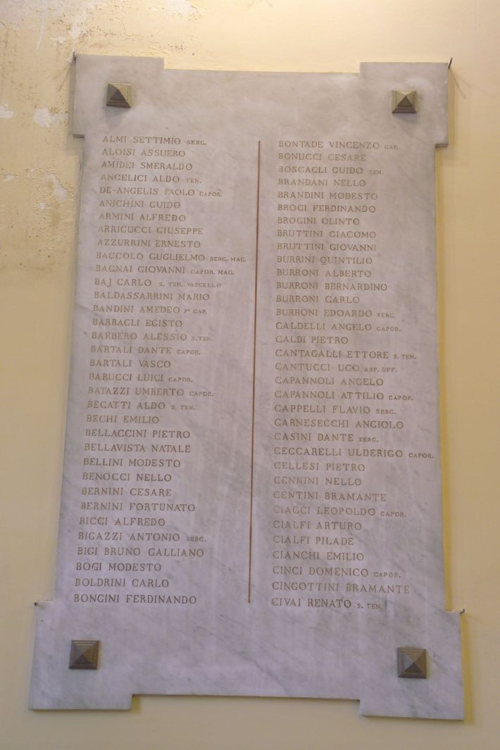 lapide commemorativa ai caduti, elemento d'insieme - bottega senese (sec. XX)