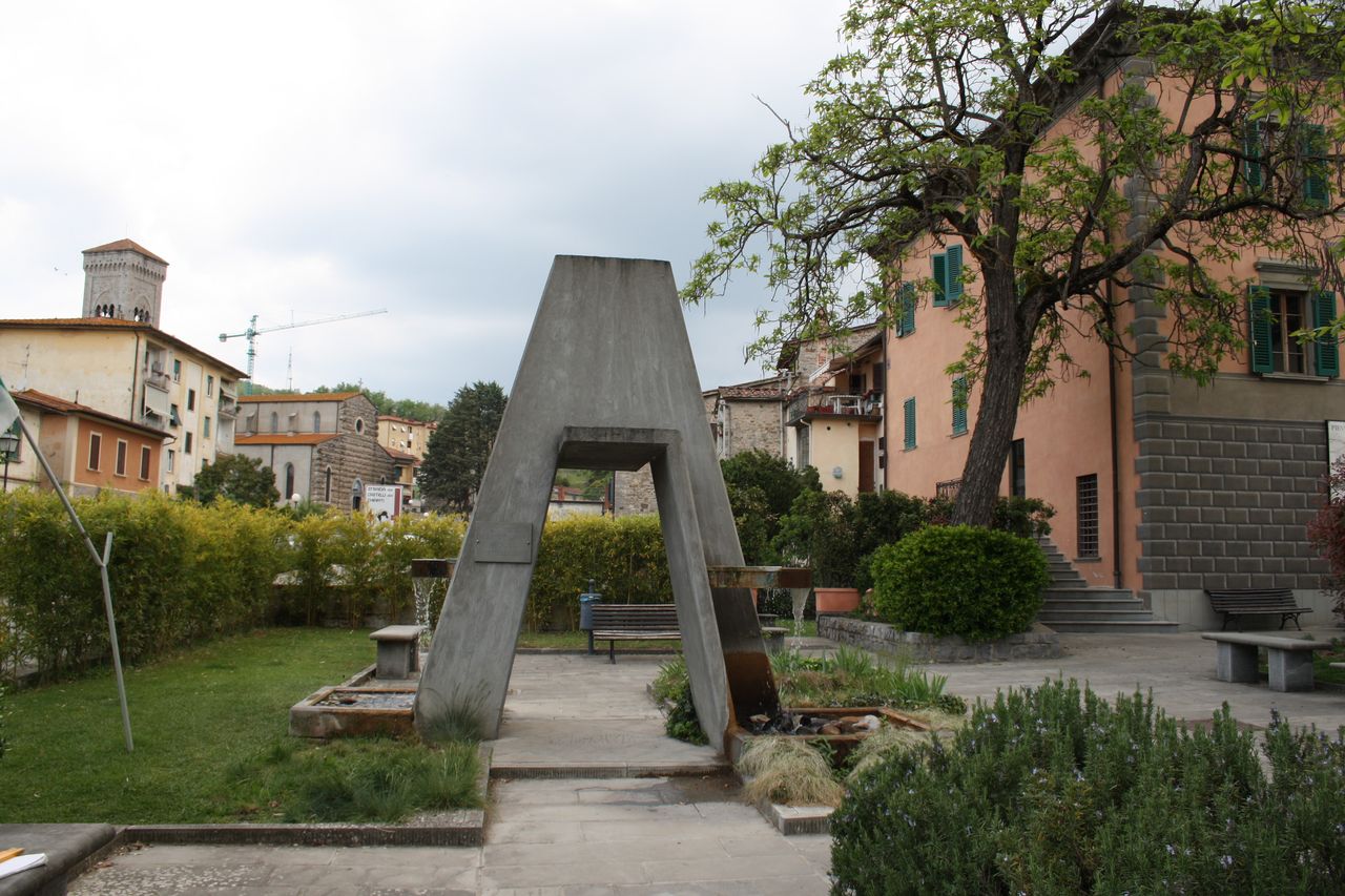 monumento ai caduti - a fontana - bottega toscana (sec. XX)