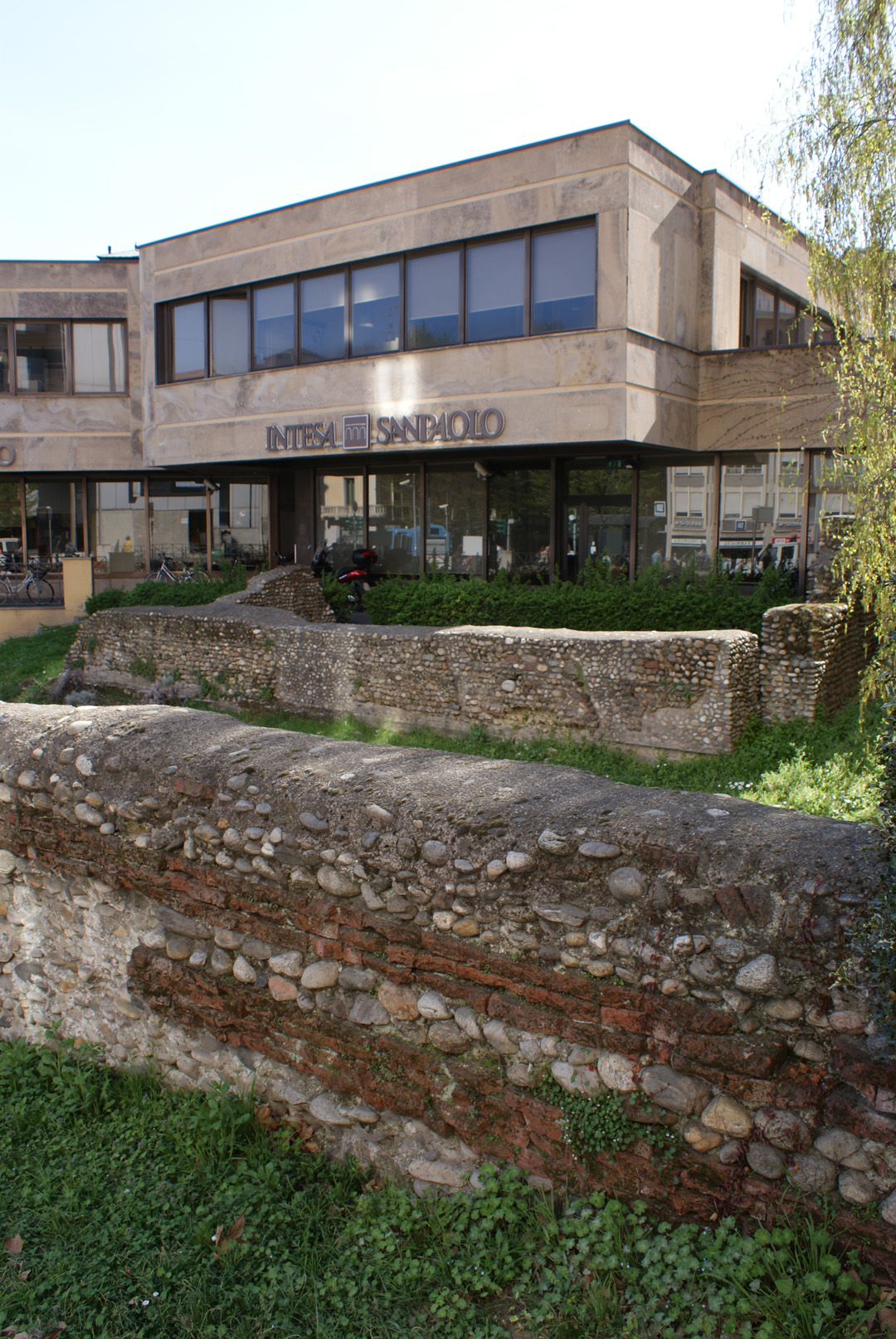 MURA E POSTERLA (RESTI) DI ETA' ROMANA (cinta fortificativa, struttura di fortificazione) - Novara (NO)  (secondo quarto sec. I d.C)