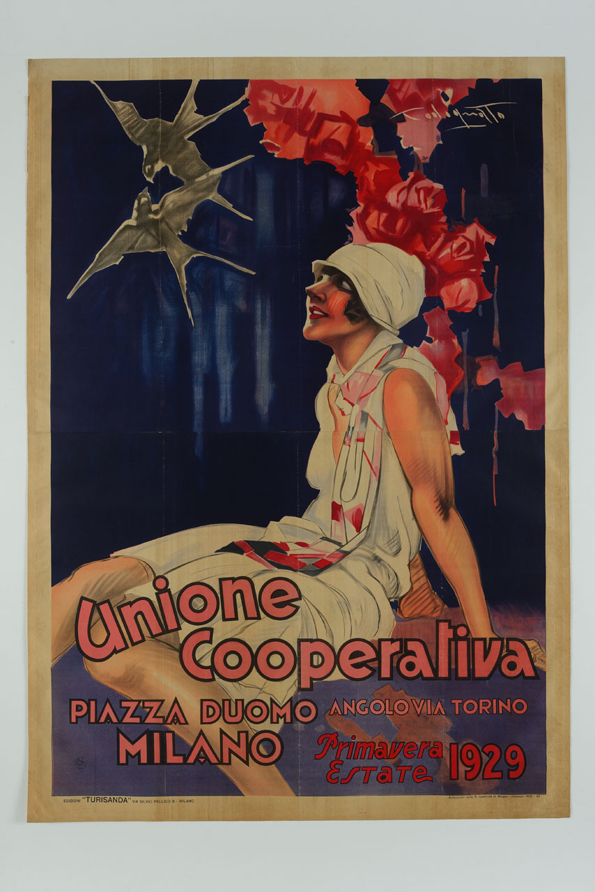 figura femminile con abiti primaverili, seduta sotto un albero in fiore osserva una coppia di rondini (manifesto) di Codognato Plinio (sec. XX)