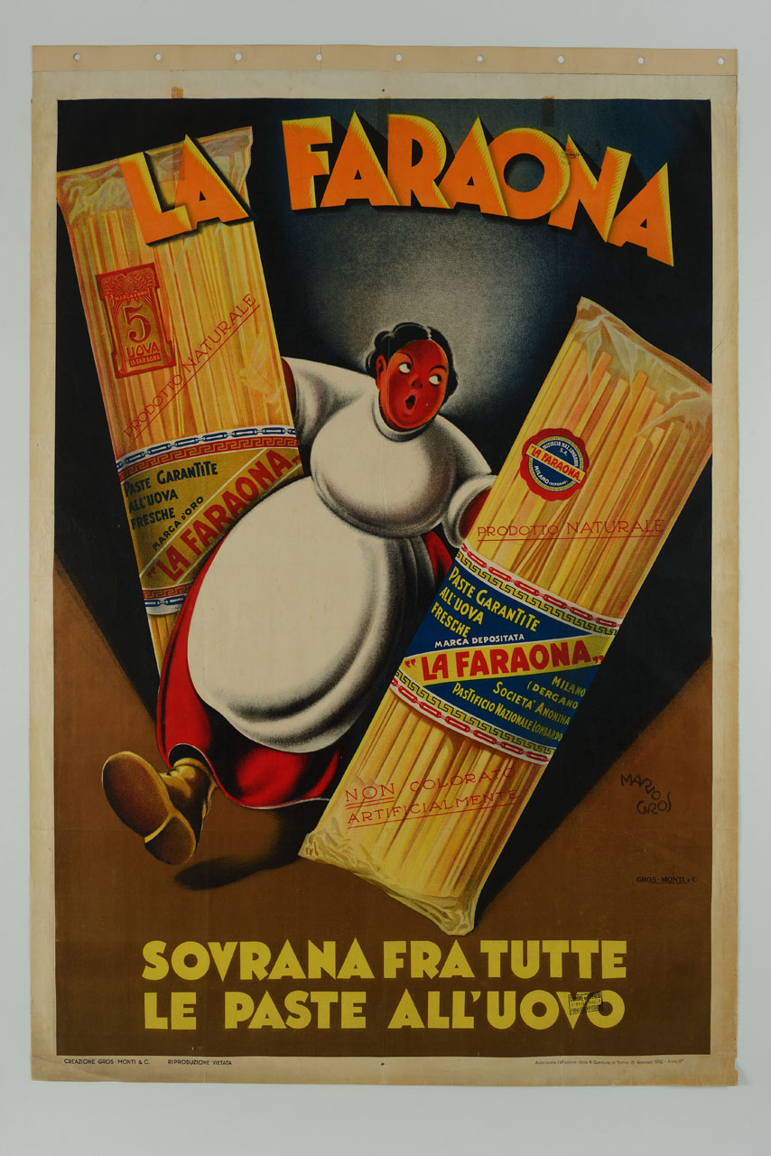 donna con grembiule tra due grandi confezioni di pasta all'uovo (manifesto) di Gros Mario (sec. XX)