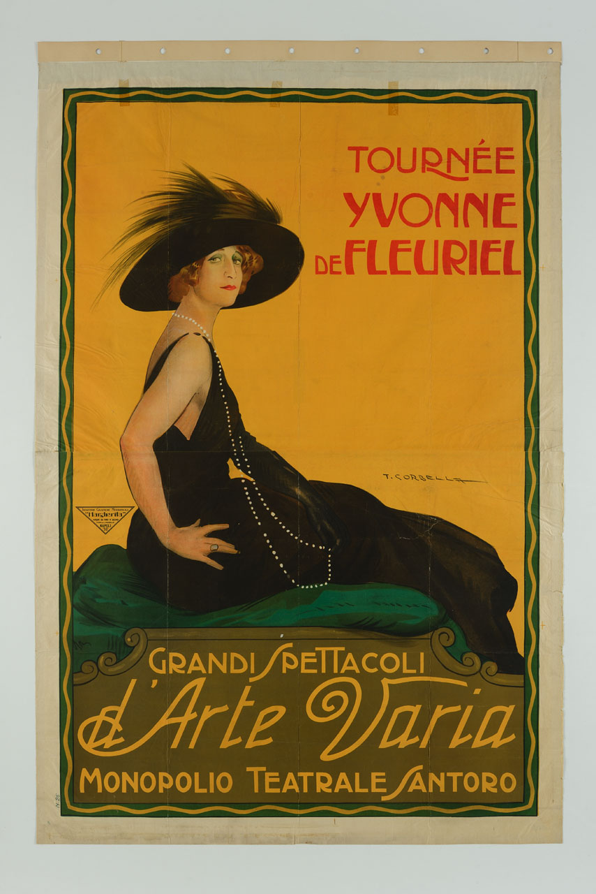 donna con cappello piumato, abito da sera e collana di perle seduta su un cuscino (manifesto) di Corbella Tito (sec. XX)