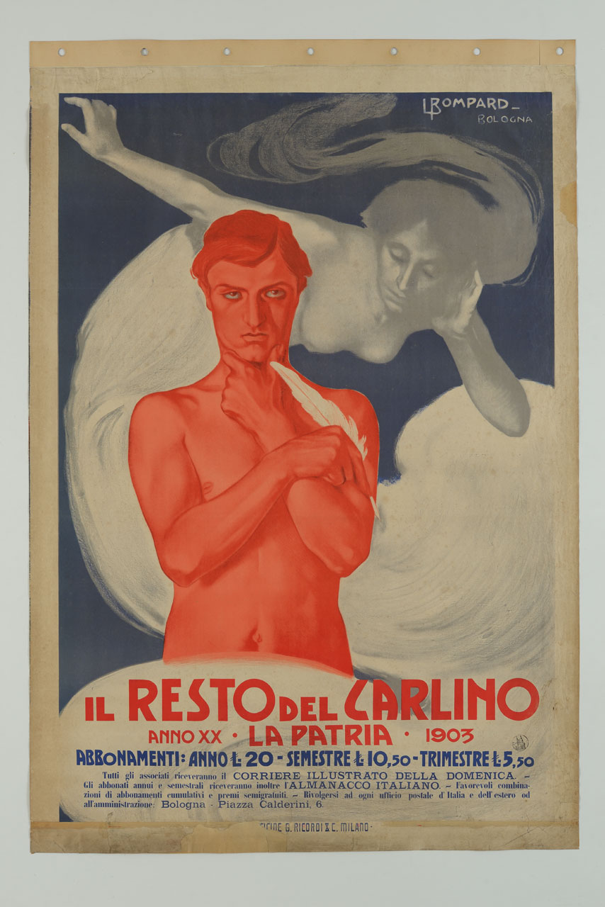 un uomo rosso con le braccia incrociate e una mano al mento in posizione riflessiva, tiene in mano una penna d'oca bianca; alle sue spalle una figura femminile svolazzante tende l'orecchio per ascoltare i suoi pensieri (manifesto) di Bompard Luigi (sec. XX)