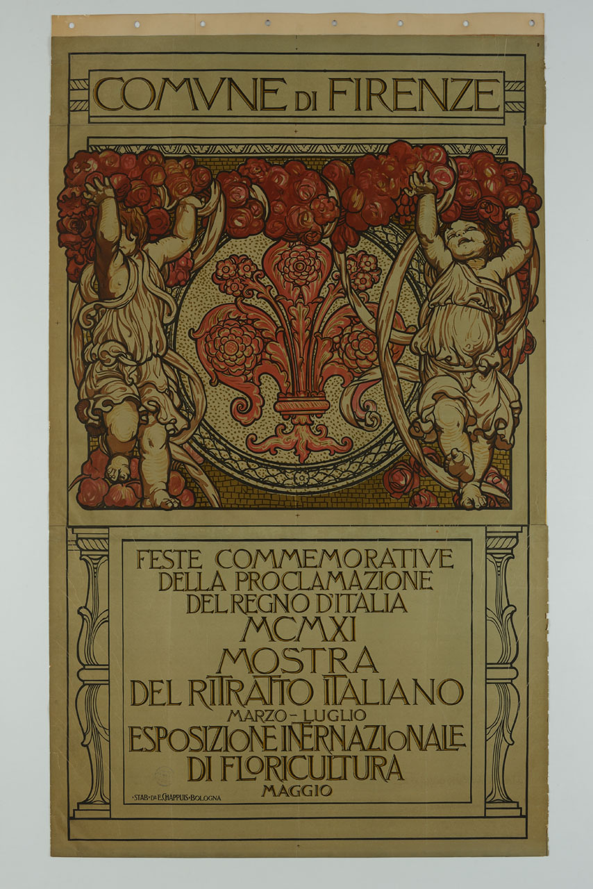 l'immagine è concepita come un elemento decorativo, sostenuto da due baluastre, decorato a bassorilievo con il giglio di Firenze entro tondo, con putti ai lati a sostegno di un natro di fiori, su sfondo a mosaico (manifesto) di Chini Galileo (sec. XX)