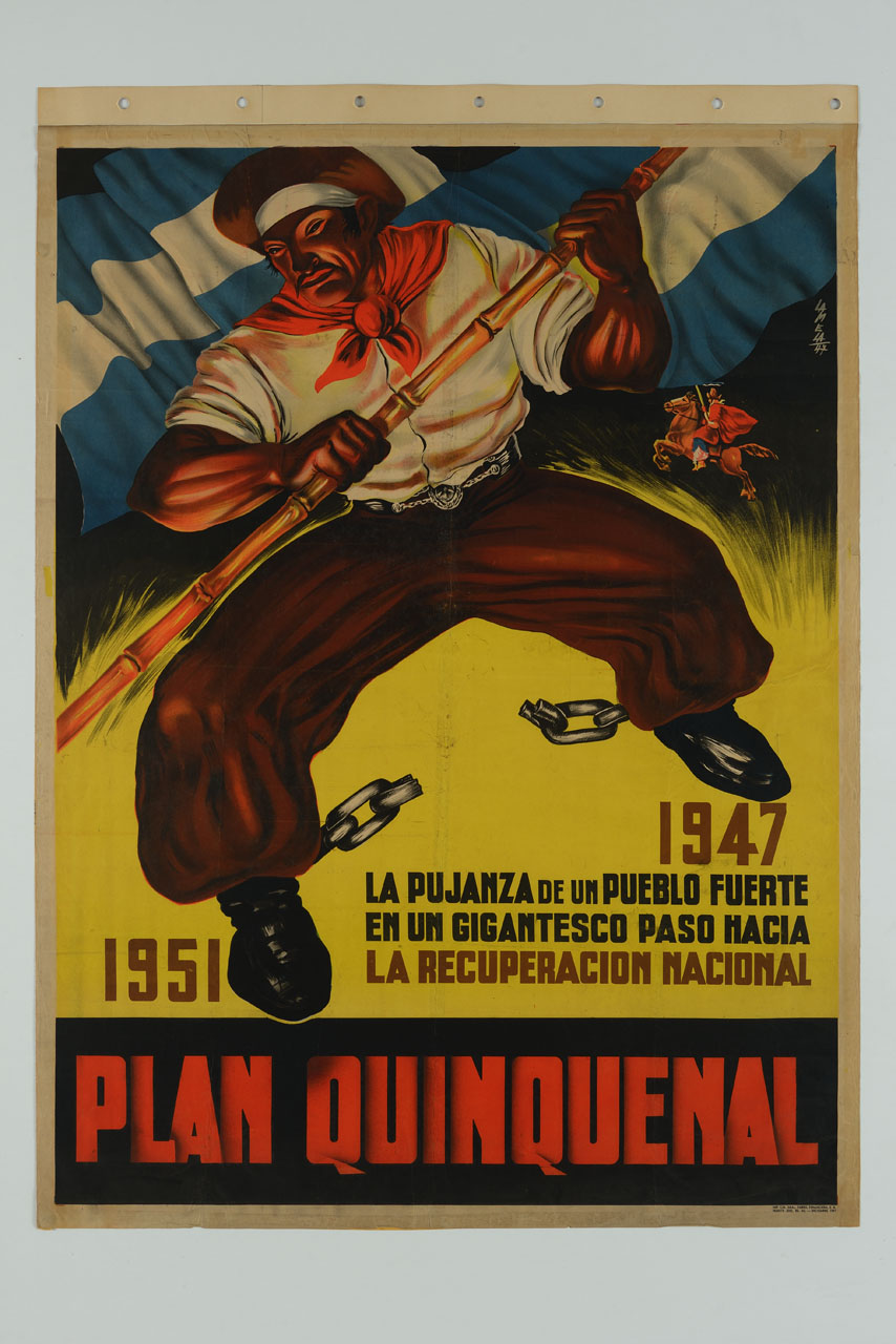 un indio tiene in mano un bandiera argentina e porta ai piedi delle catene spezzate; sullo sfondo un gaucho corre libero a cavallo (manifesto) di Lamela - ambito argentino (sec. XX)