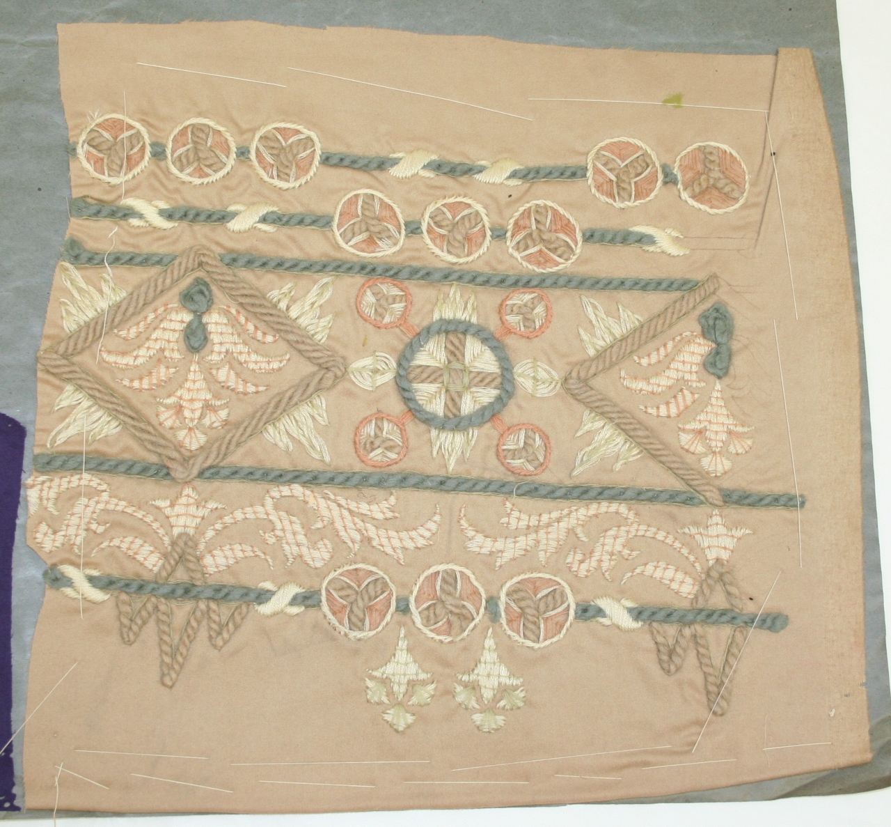 decorazione a ricamo, frammento - ambito milanese (inizio sec. XX)