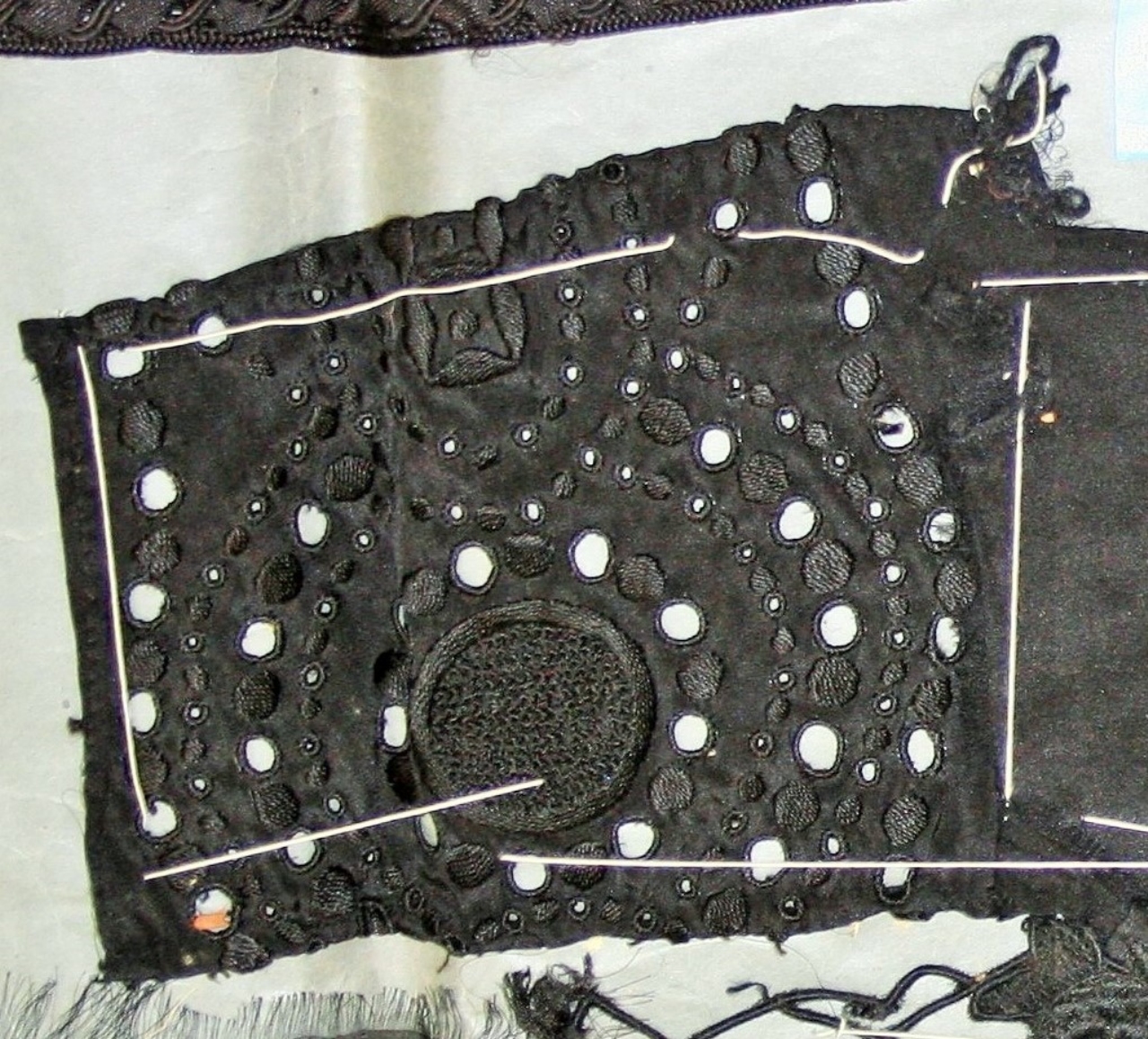 decorazione a ricamo, frammento - ambito milanese (inizio sec. XX)