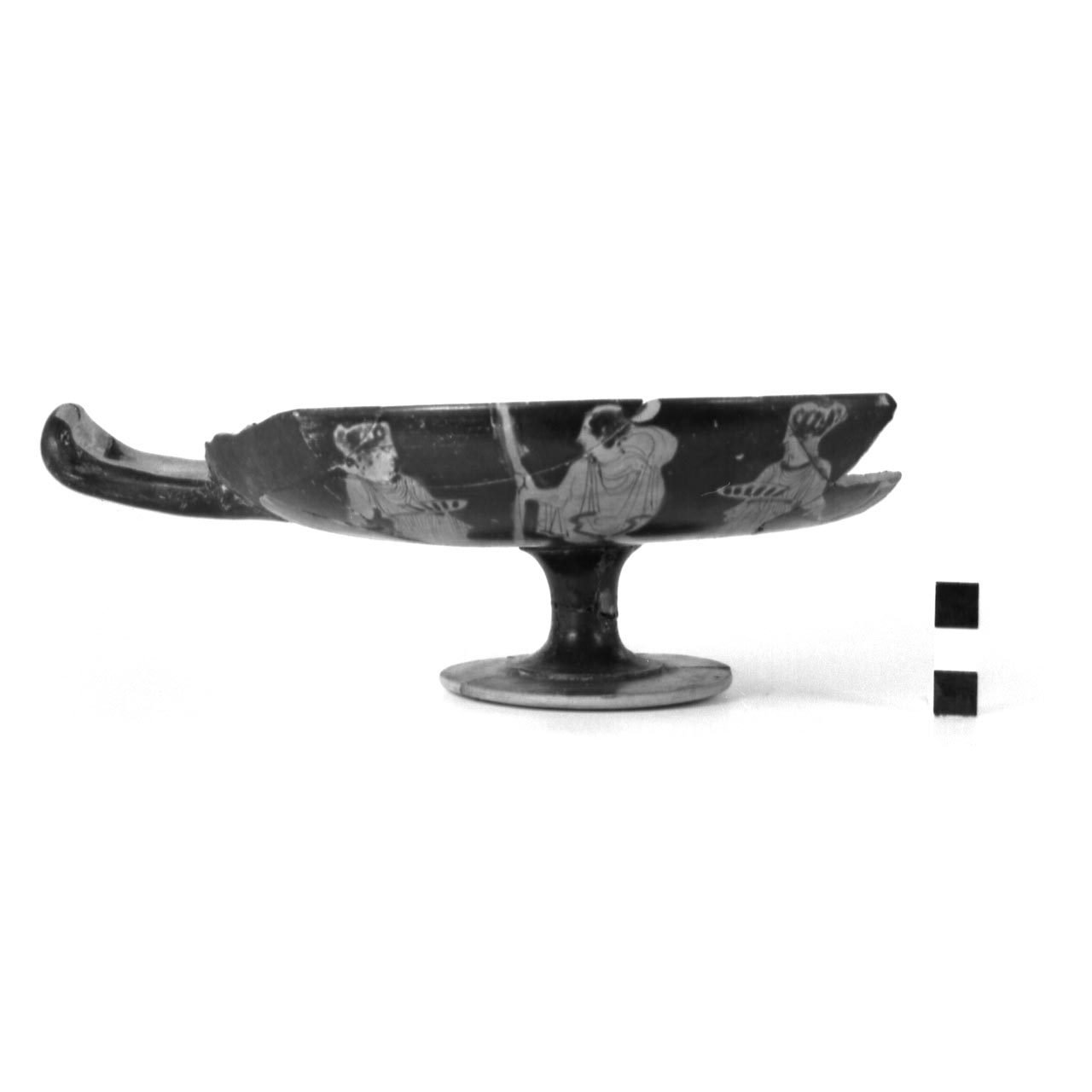 kylix di Pittore di Ferrara T. 715 - produzione attica (ultimo quarto sec. V a.C)