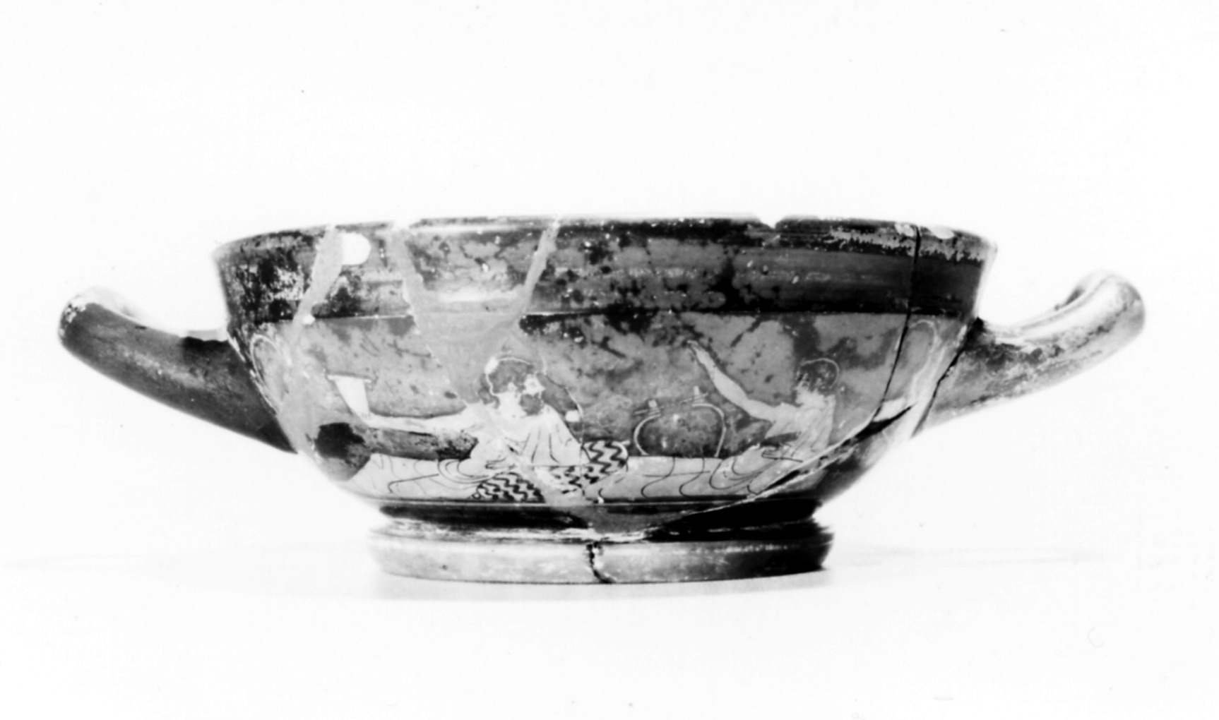 kylix di Pittore di Anfitrite - produzione attica (secondo quarto sec. V a.C)