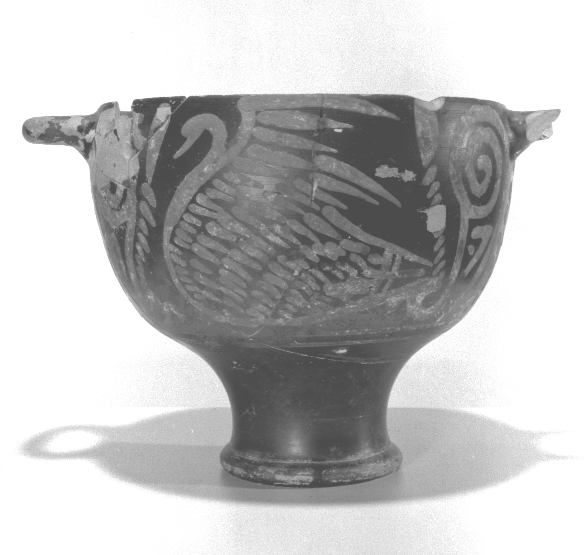 skyphos pseudo ovoidale - produzione volterrana (prima metà sec. IV a.C)