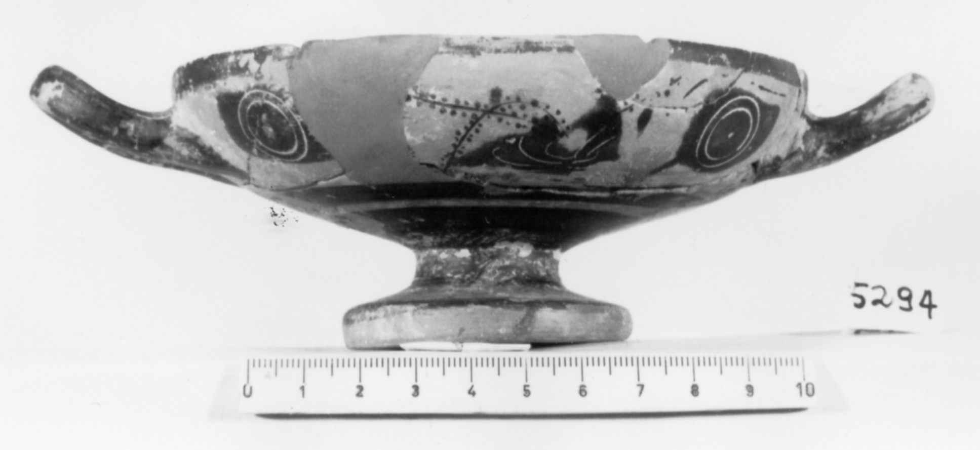 coppa ad occhioni - maniera del Pittore di Caylus (primo quarto sec. V a.C)
