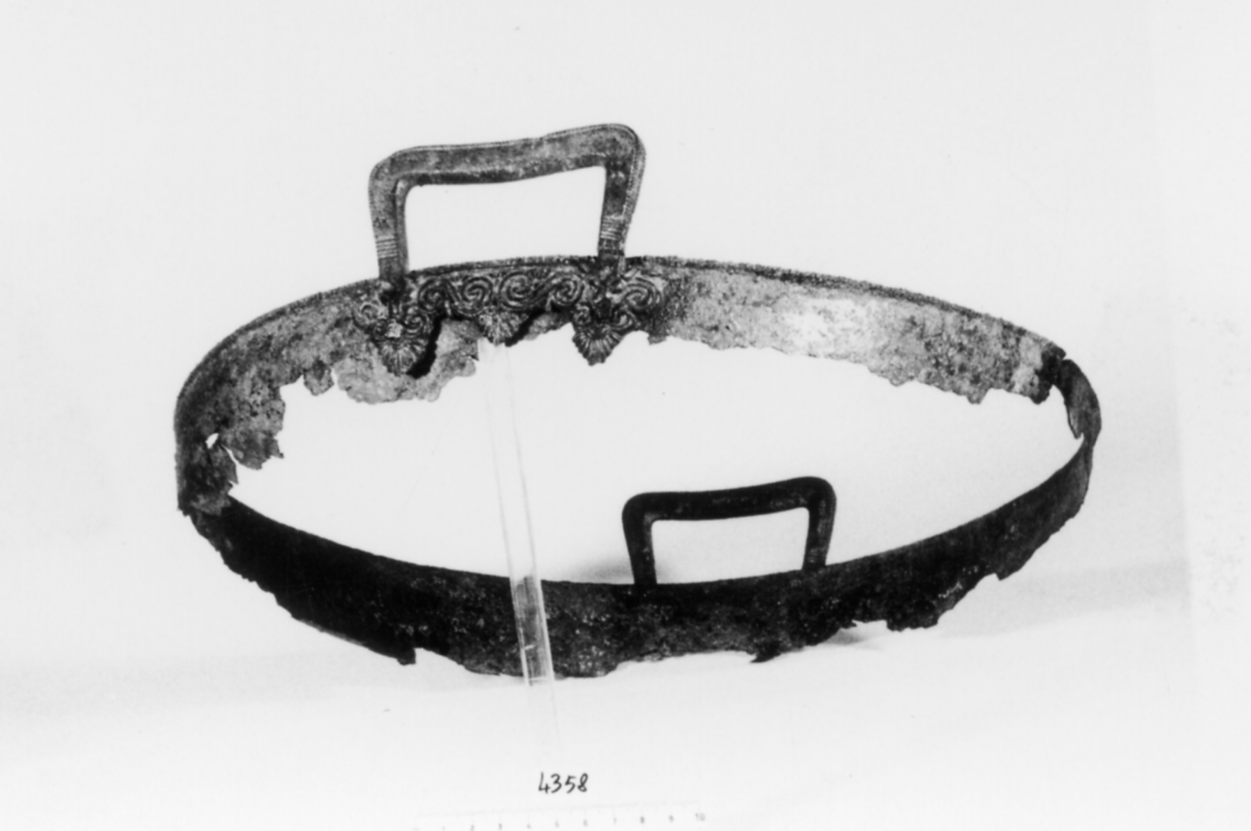 orlo di bacile - produzione etrusca (seconda metà sec. V a.C)
