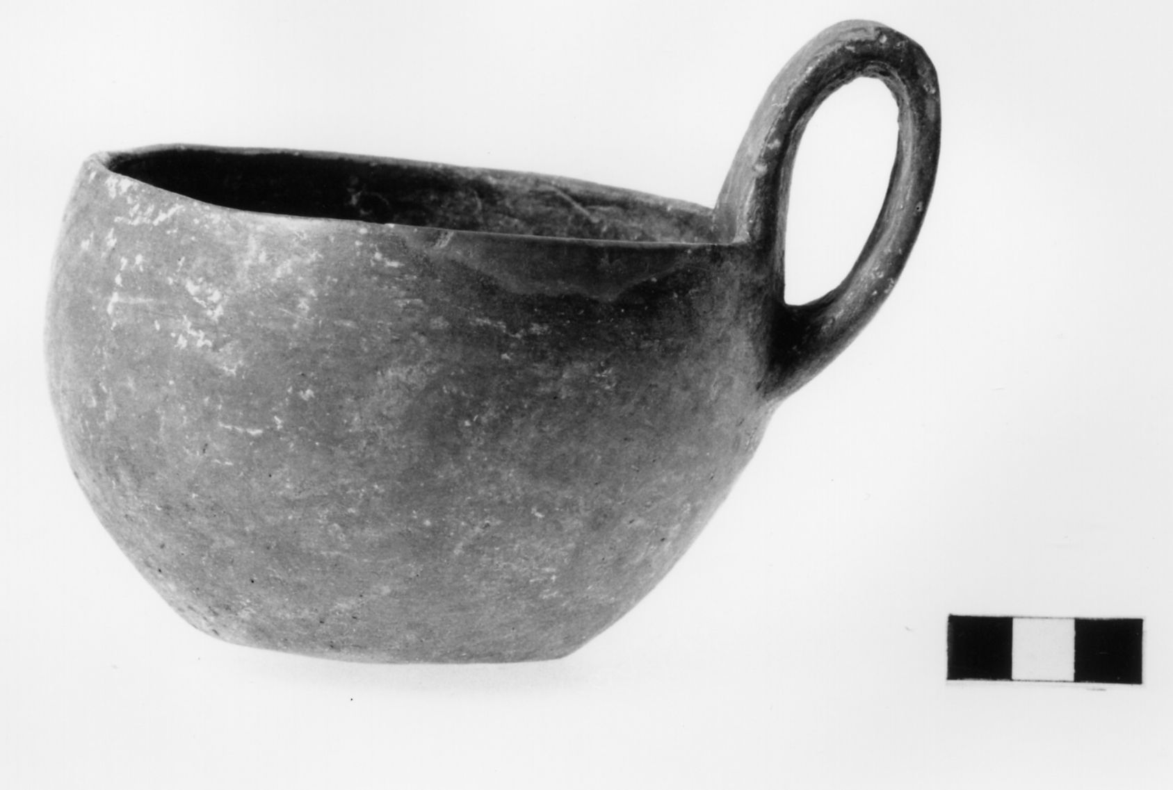 tazza monoansata - fase Piceno IV (sec. VI a.C)