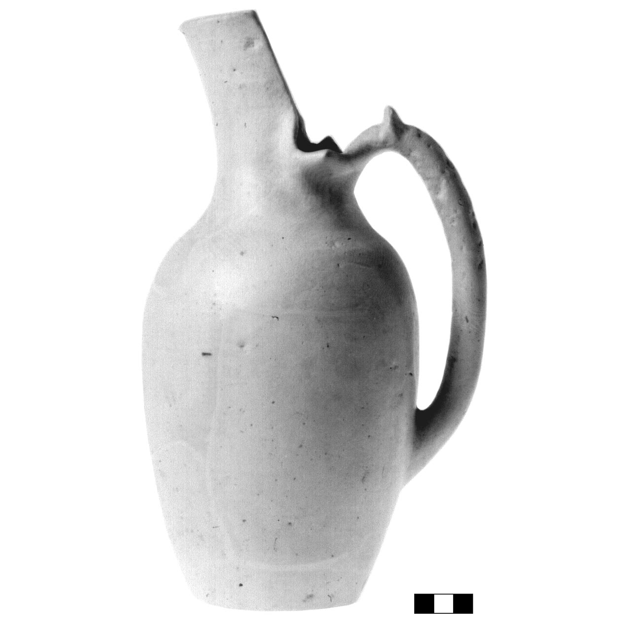 oinochoe con becco a cartoccio - fase Piceno IV B (secc. VI - V a.C)