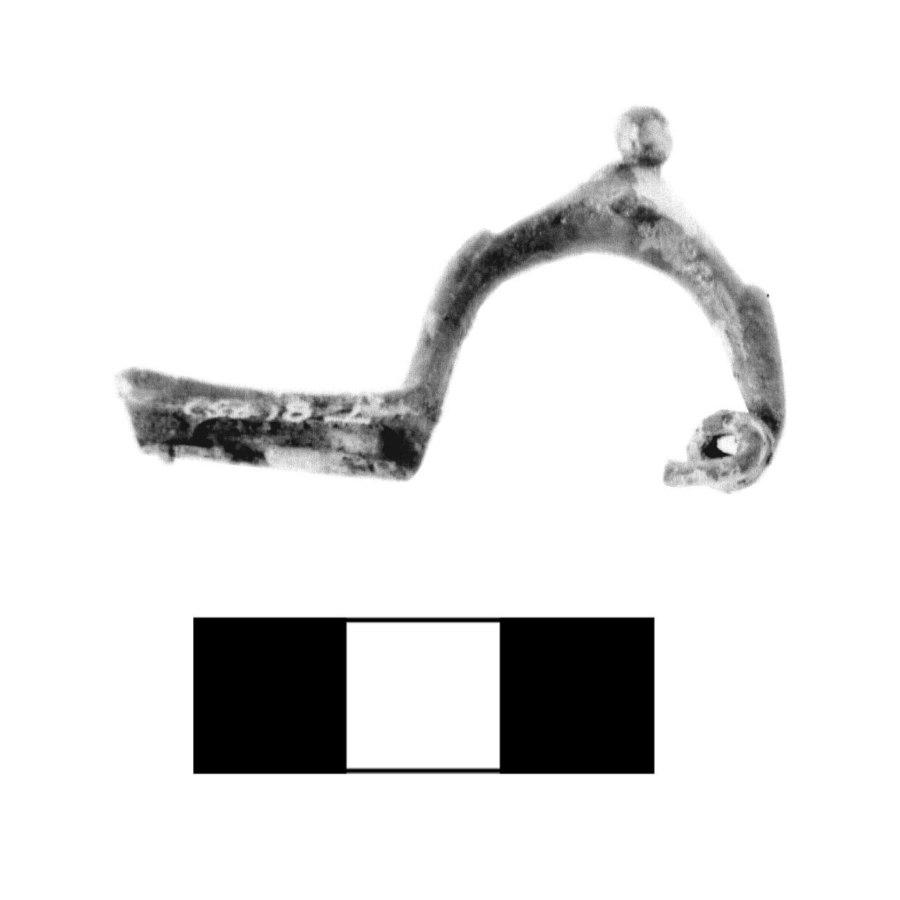 fibula a tre bottoni - fase Piceno IV A (sec. VI a.C)