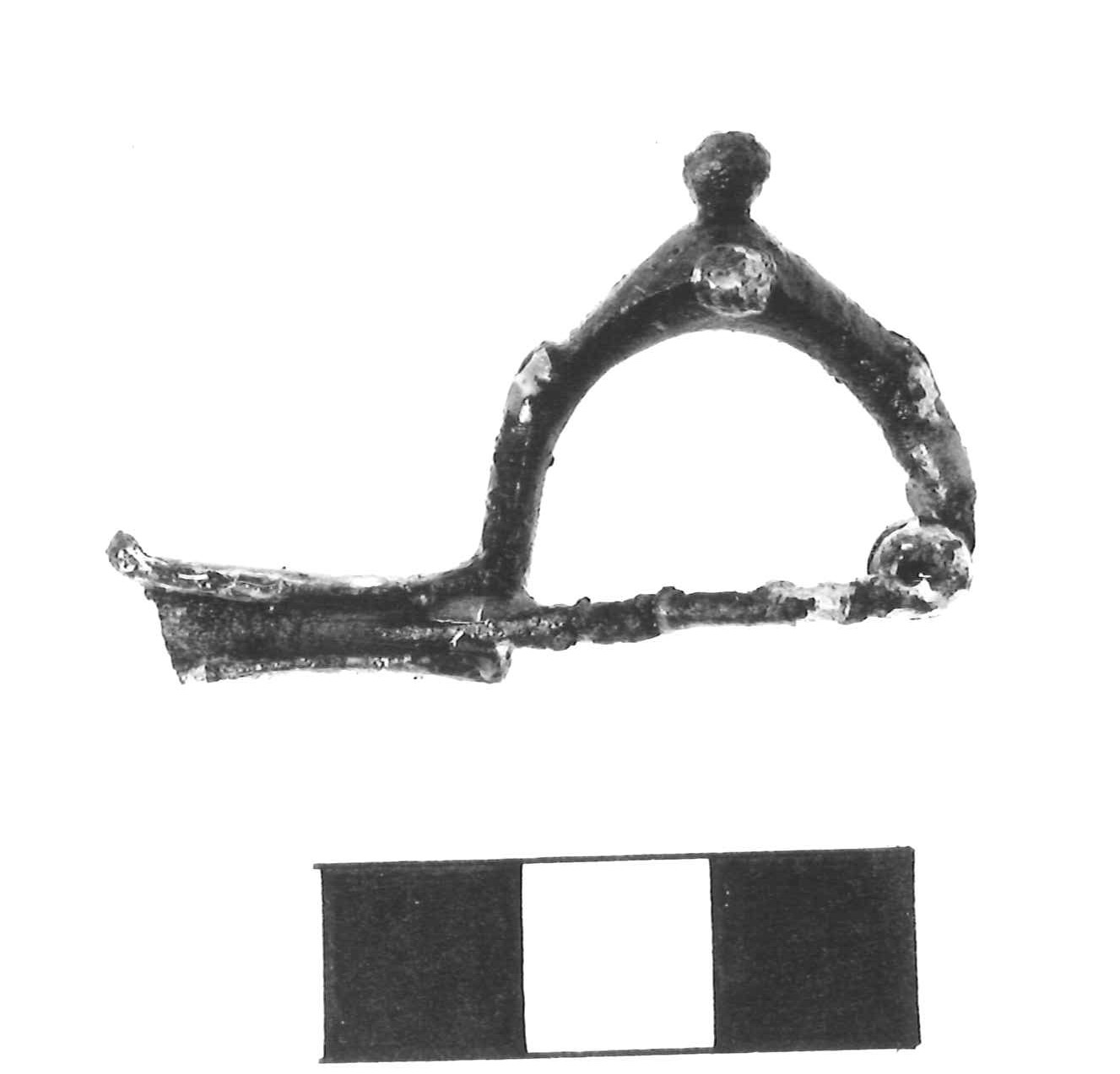 fibula a tre bottoni - fase Piceno IV A (sec. VI a.C)