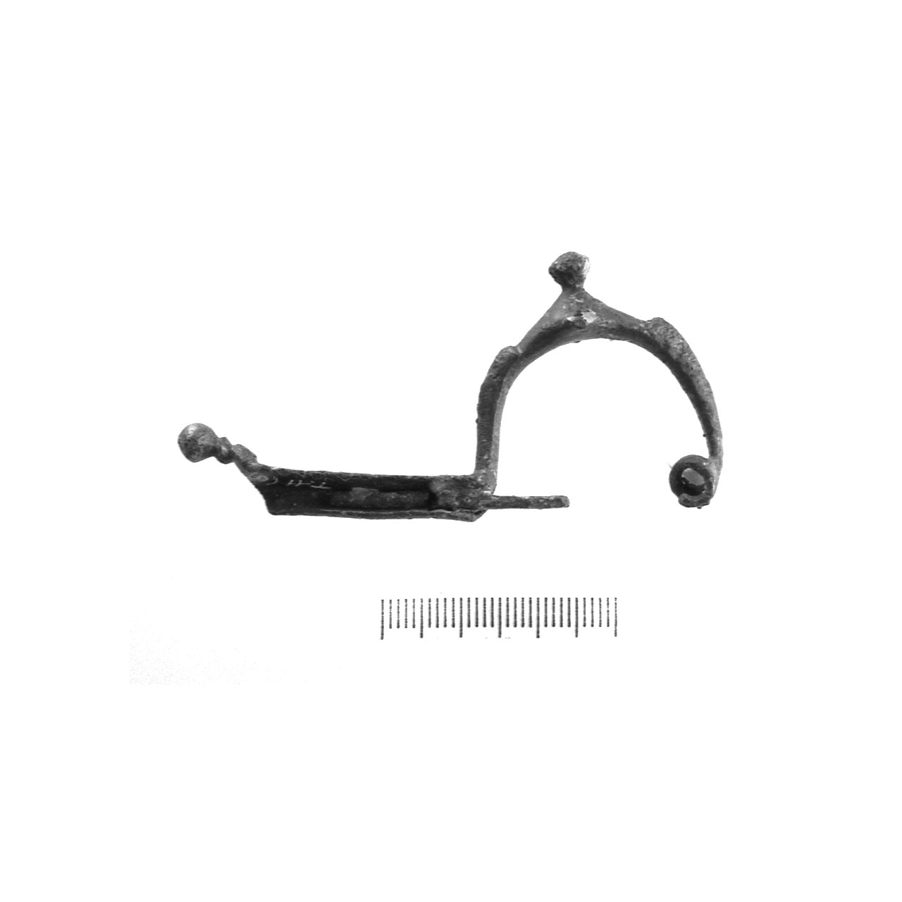 fibula a tre bottoni - fase Piceno IV A (sec. VI a.C)