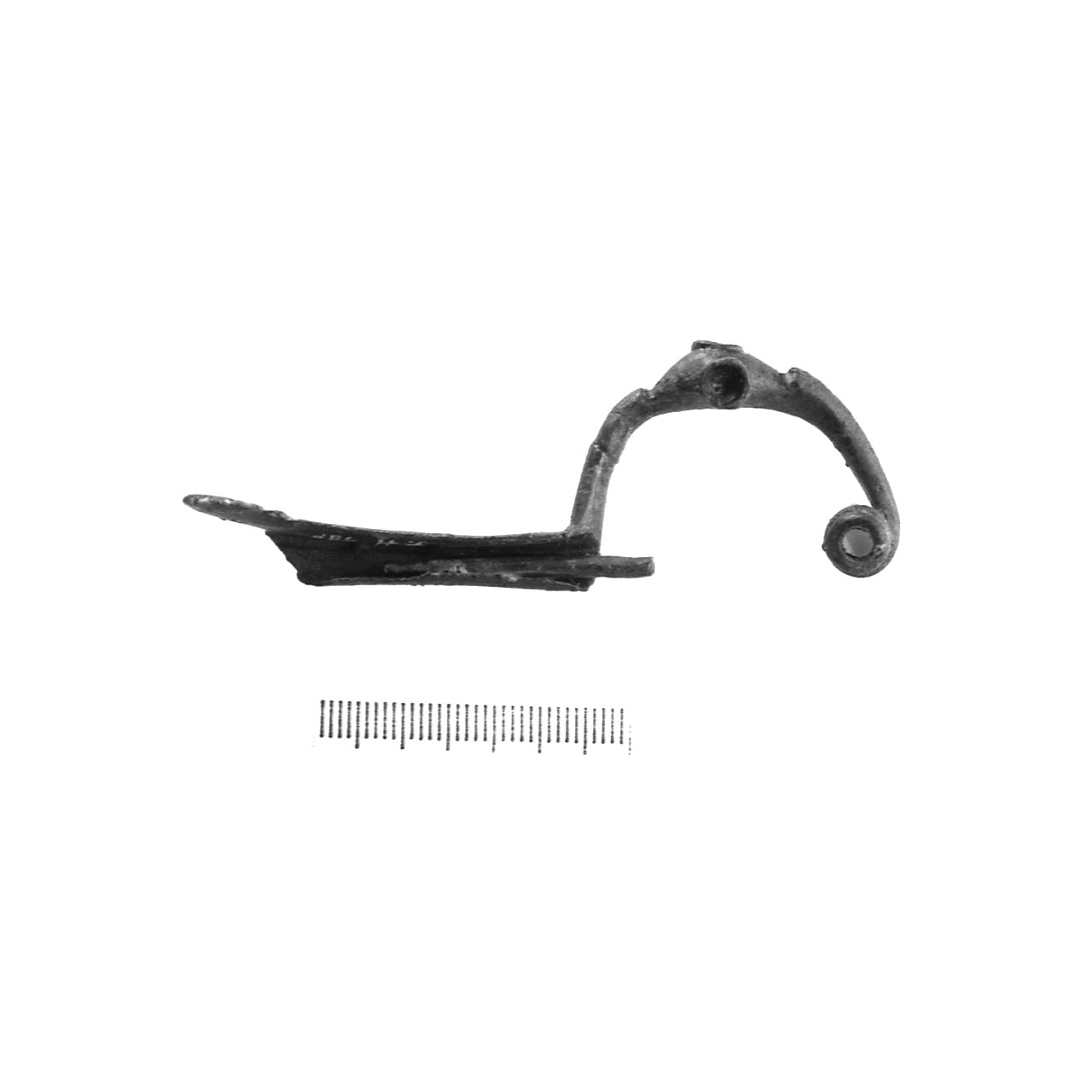 fibula a tre bottoni - fase Piceno IV A (sec. VI a.C)