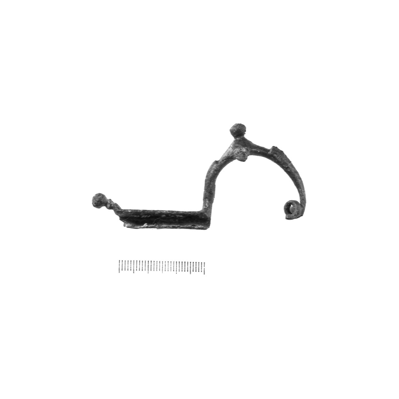 fibula a tre bottoni - fase Piceno IV A (sec. VI a.C)