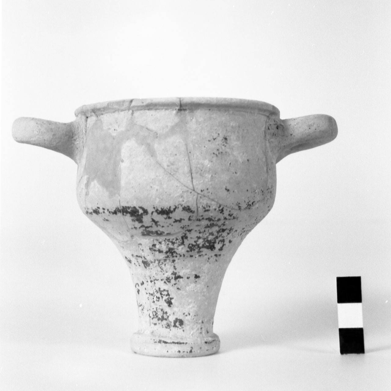 skyphos concavo convesso - fase Piceno VI (seconda metà sec. IV a.C)